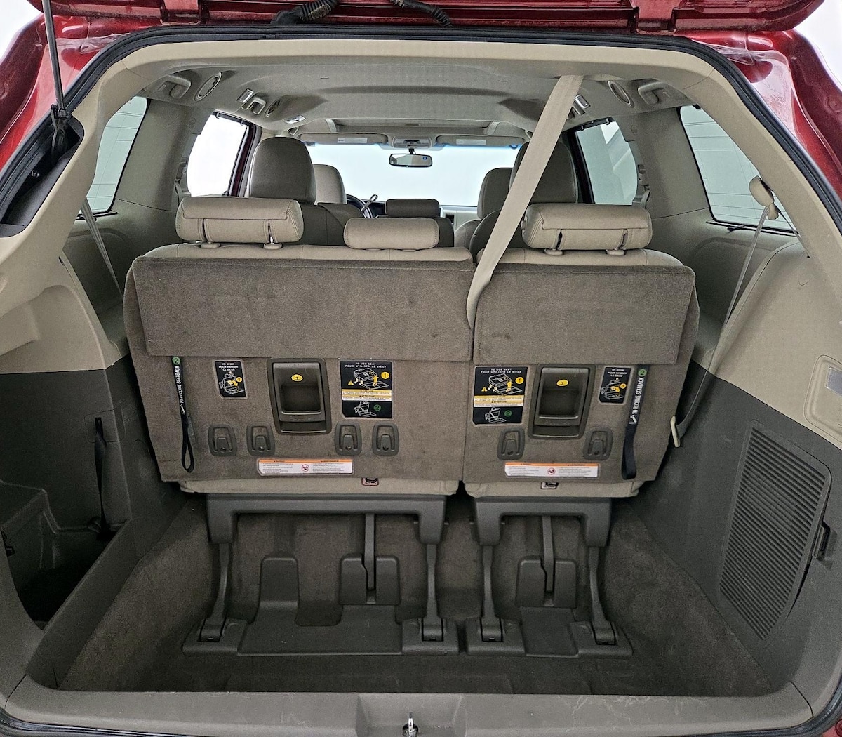 Trunk/Cargo (Seats Up)