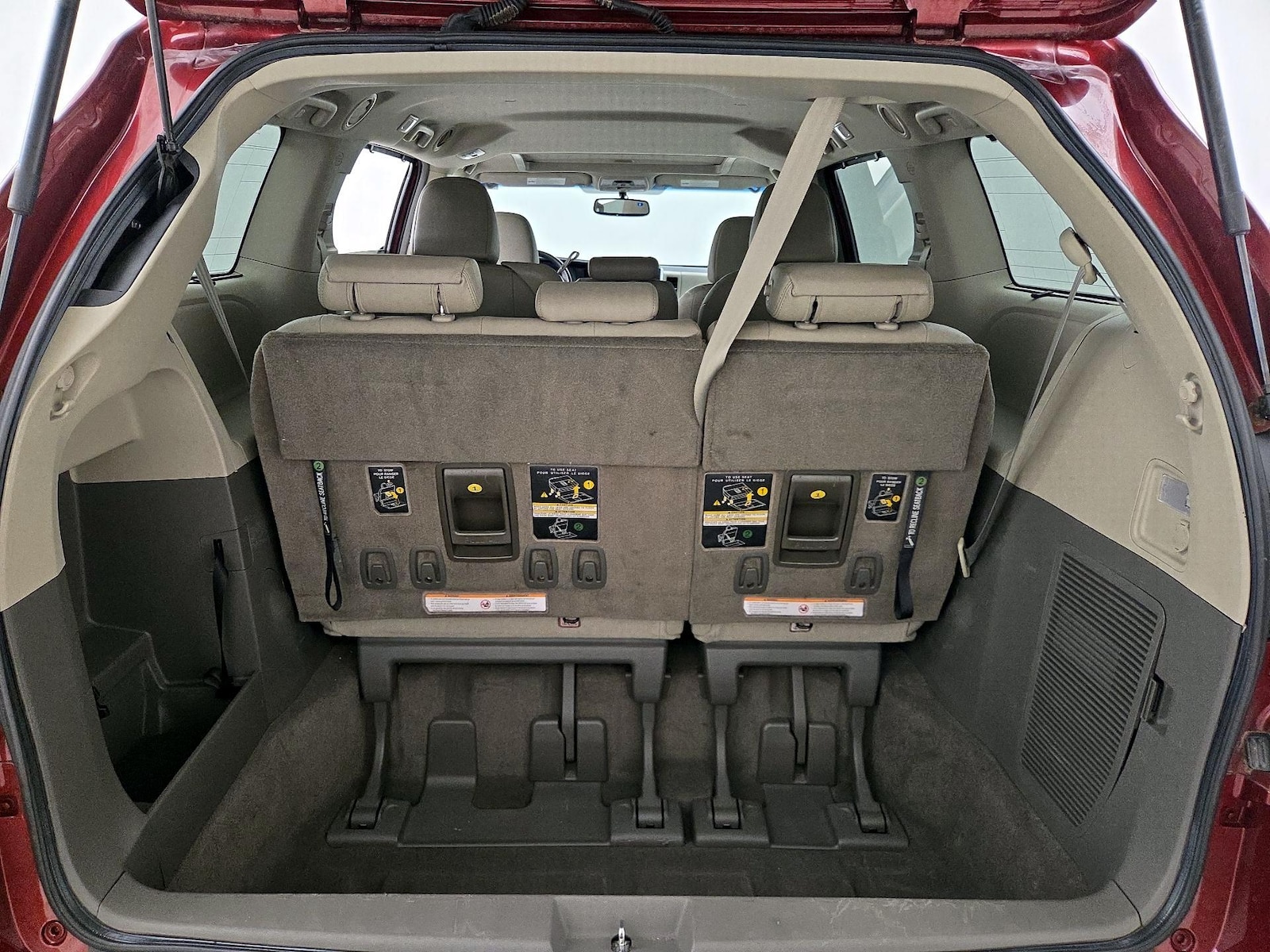 2016 Toyota Sienna XLE - Photo 24