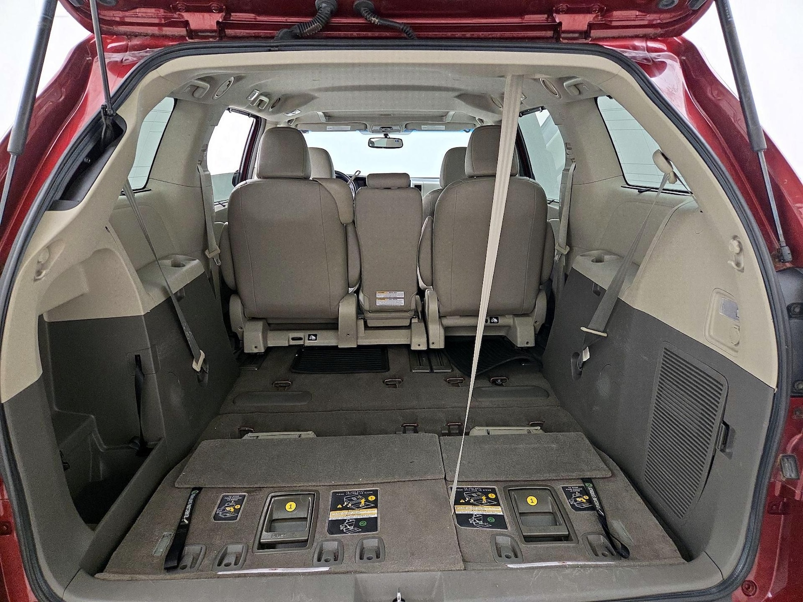 2016 Toyota Sienna XLE - Photo 25