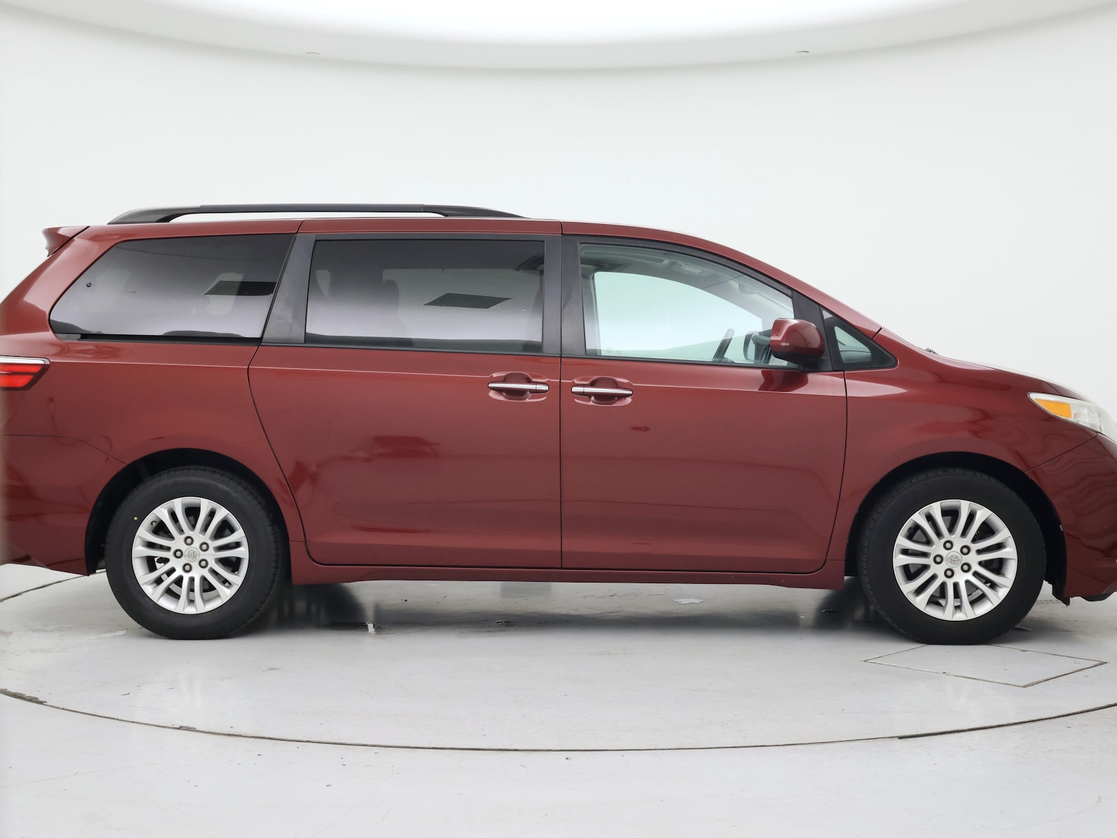 2016 Toyota Sienna XLE - Photo 8