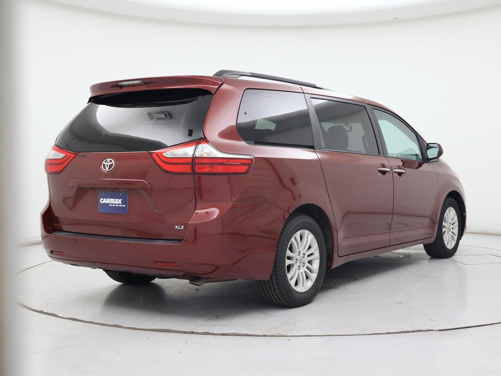 2016 Toyota Sienna XLE - Photo 9