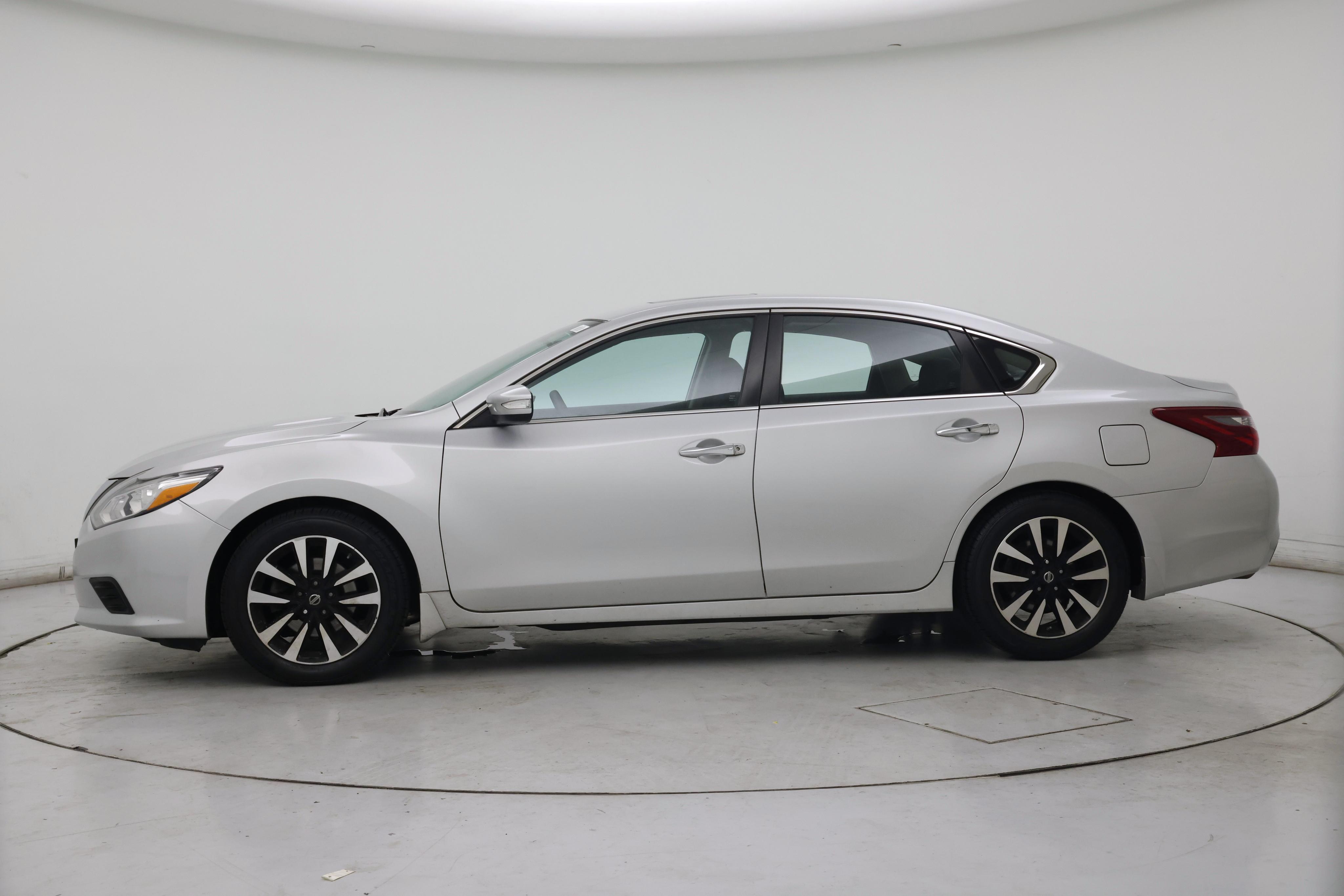 Thumbnail: 2018 Nissan Altima - 3