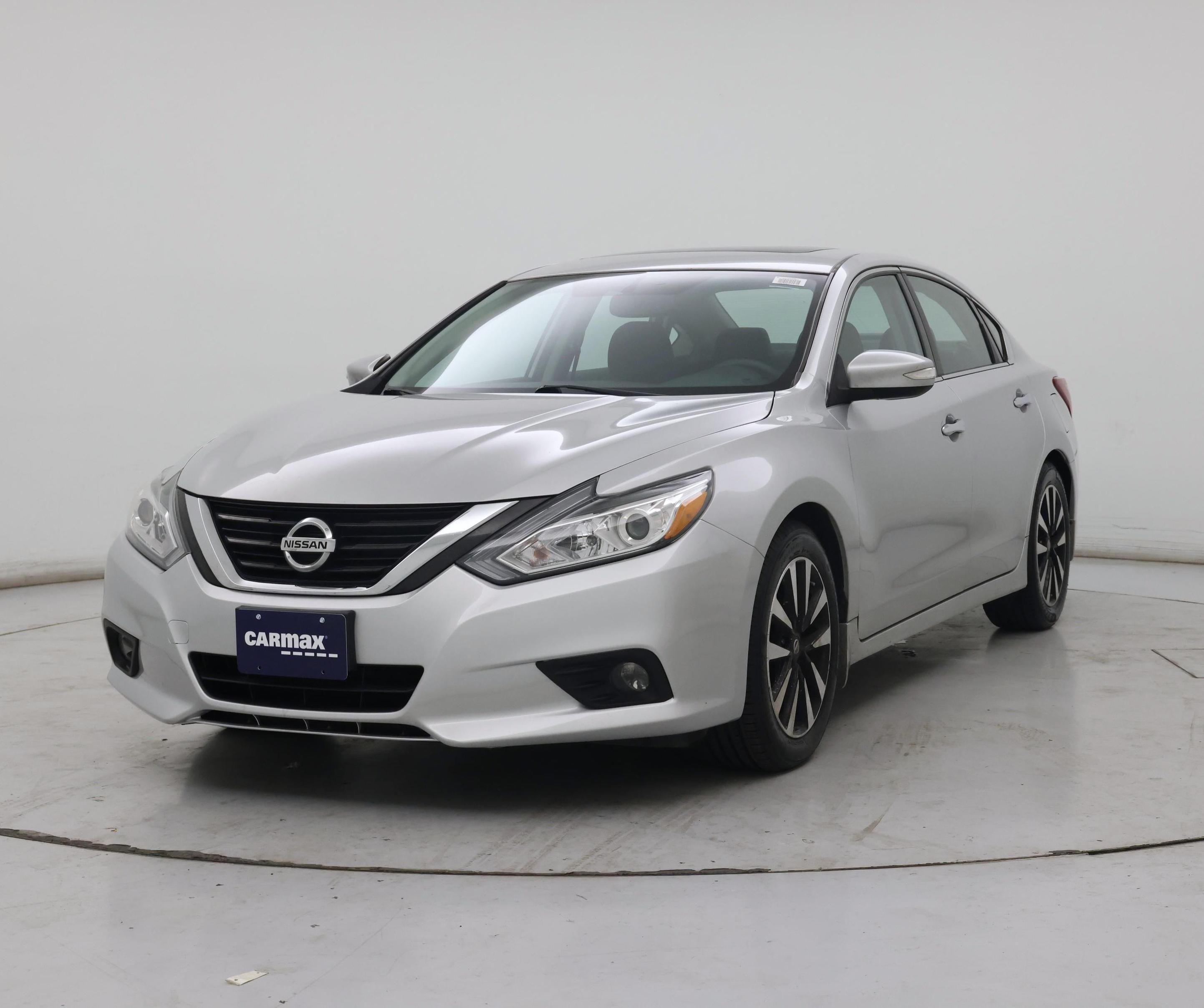 Thumbnail: 2018 Nissan Altima - 4