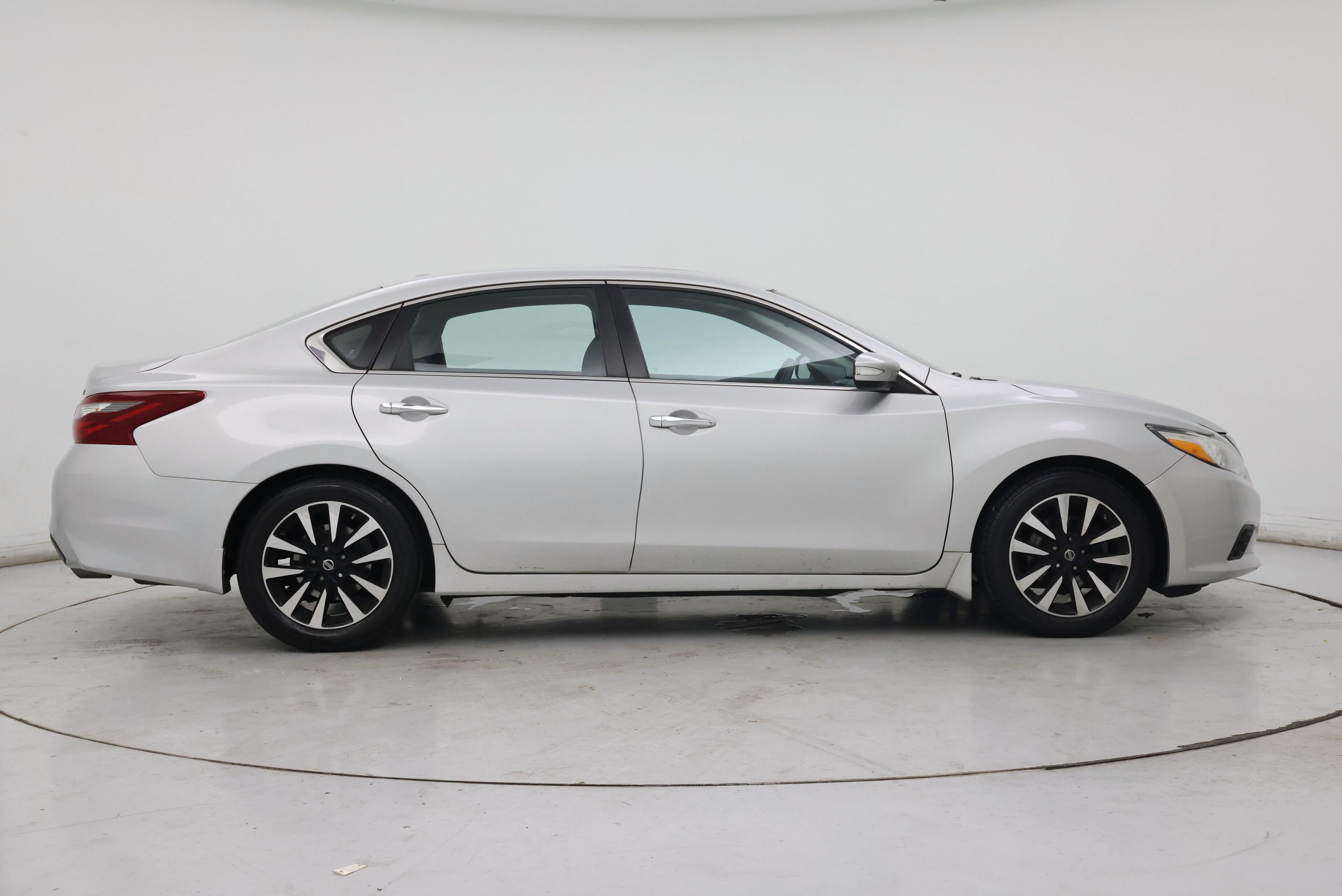 Thumbnail: 2018 Nissan Altima - 7