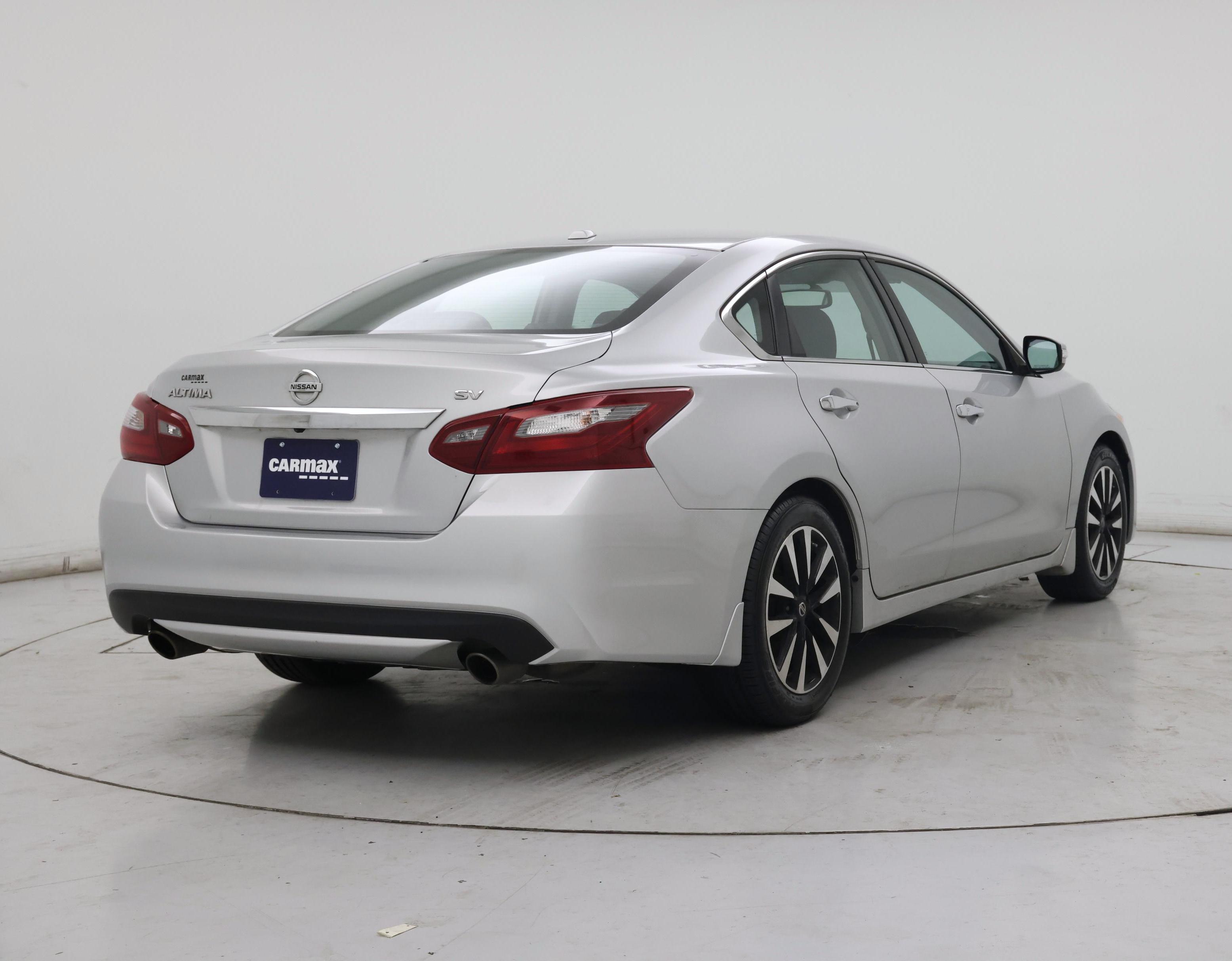 Thumbnail: 2018 Nissan Altima - 8