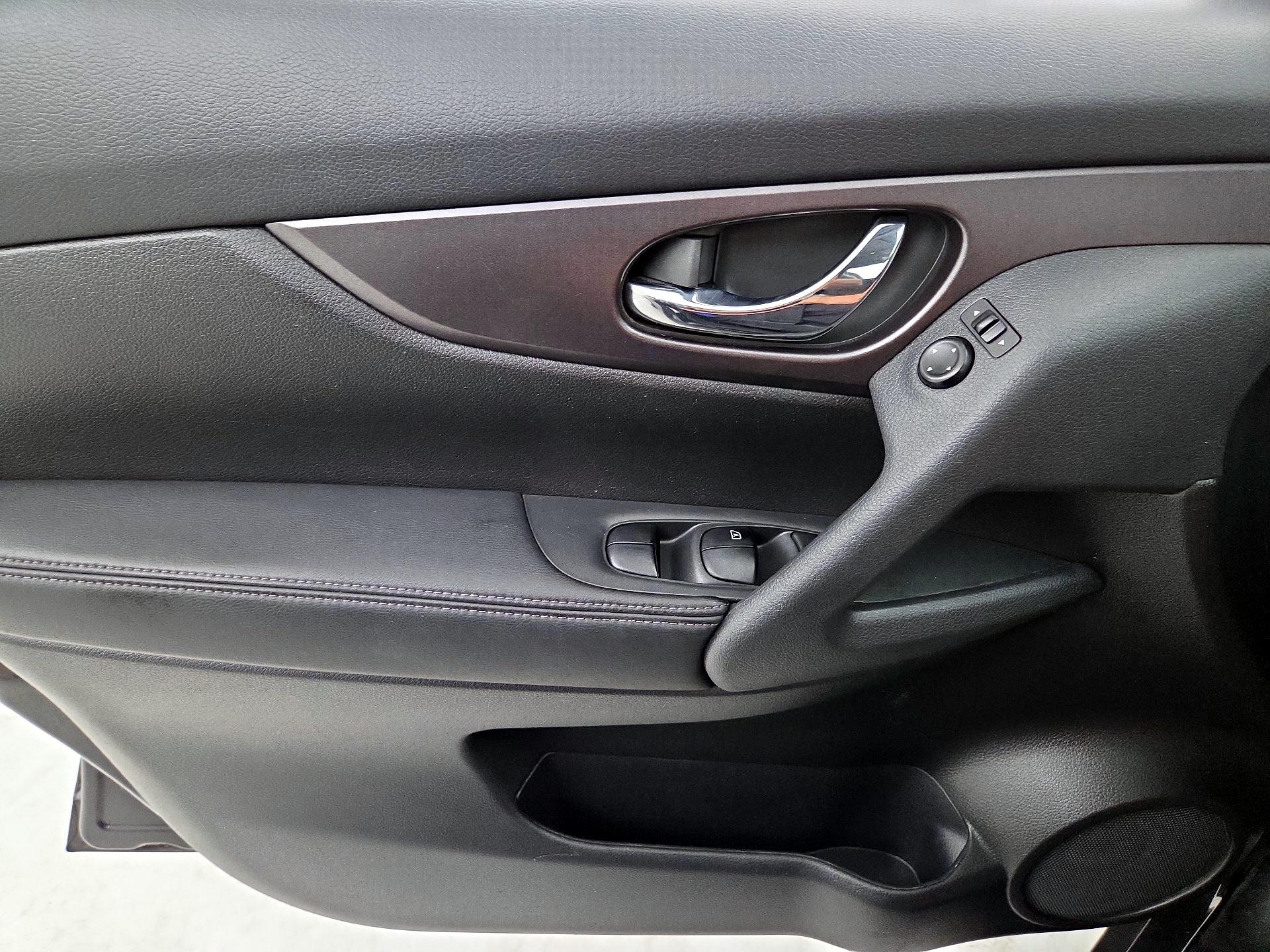 Thumbnail: 2016 Nissan Rogue - 12