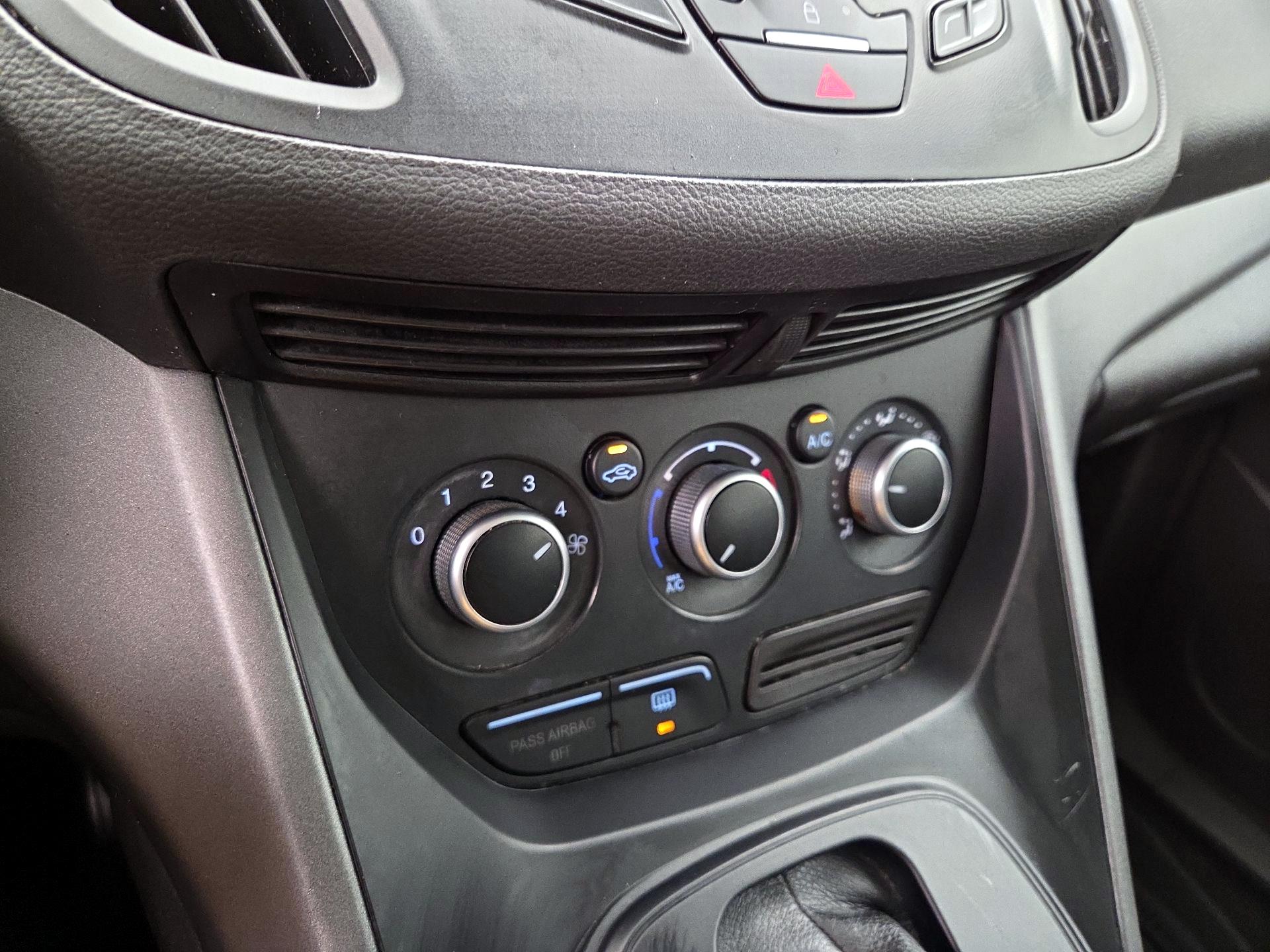 Thumbnail: 2014 Ford Escape - 16
