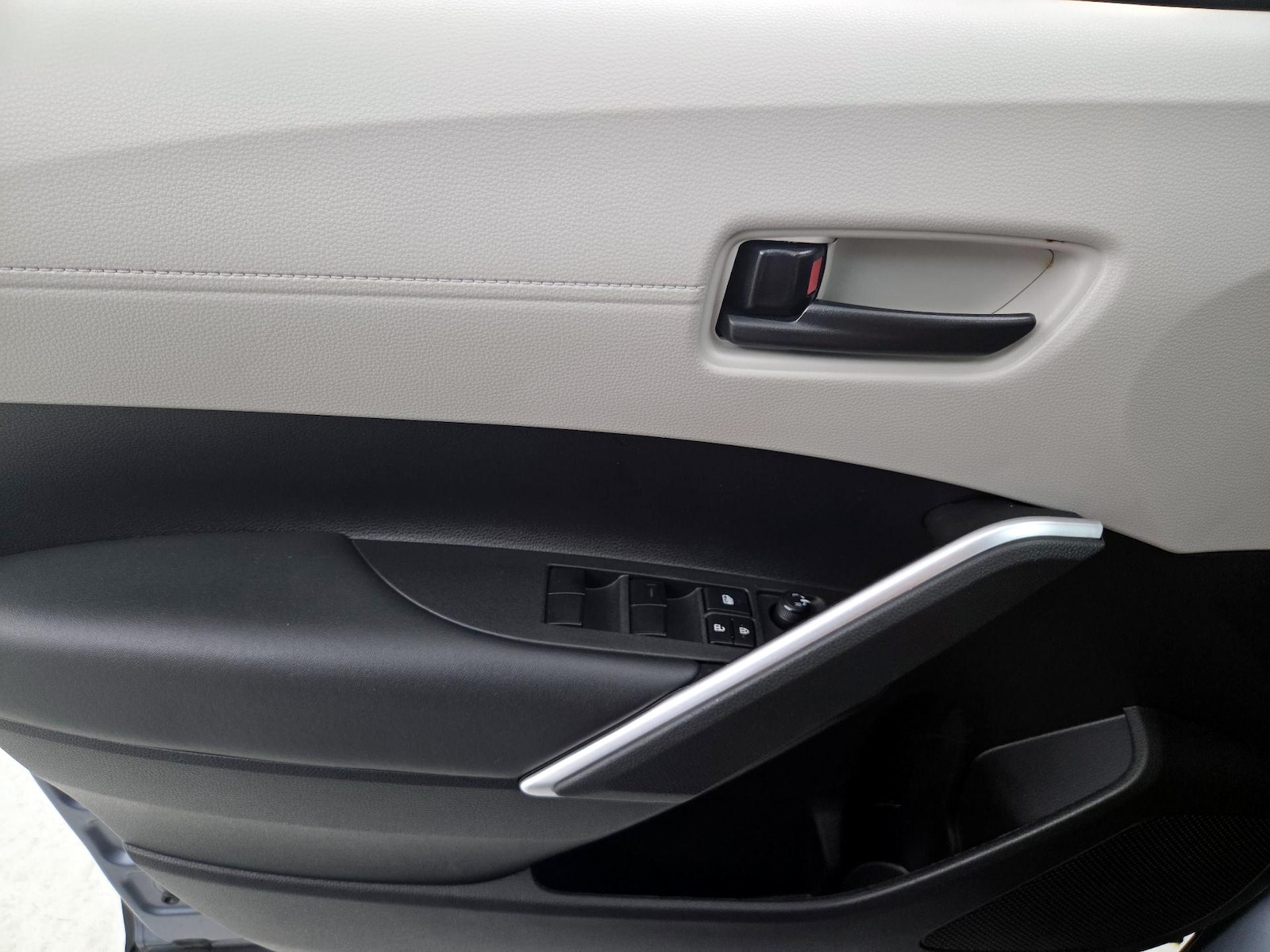 2022 Toyota Corolla Cross L - Photo 13