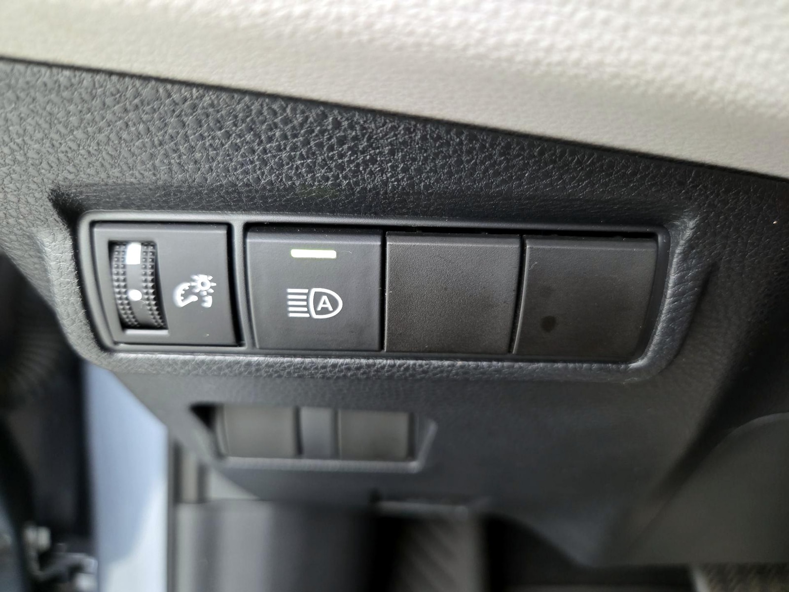 2022 Toyota Corolla Cross L - Photo 14