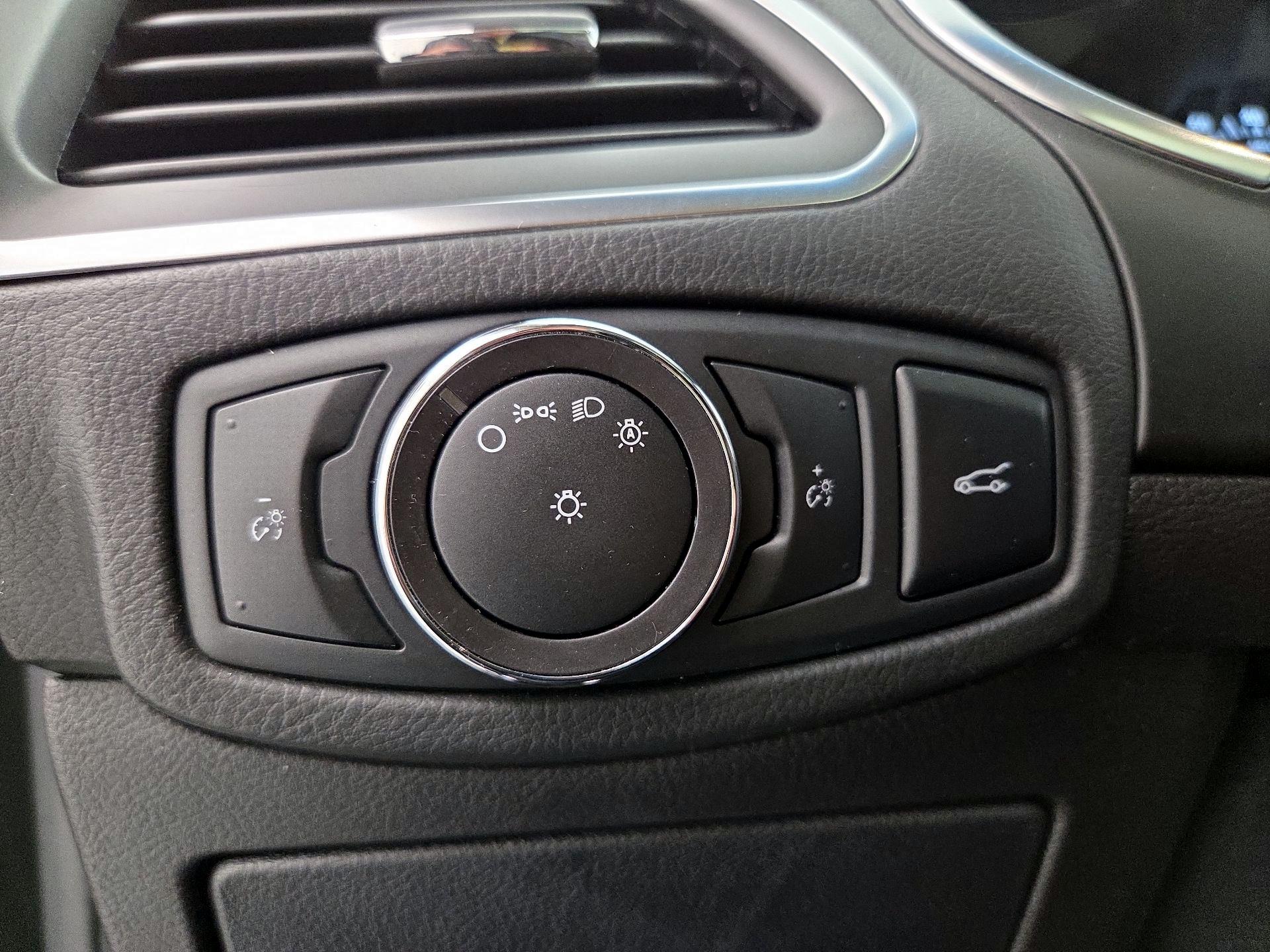 Thumbnail: 2015 Ford Edge - 13