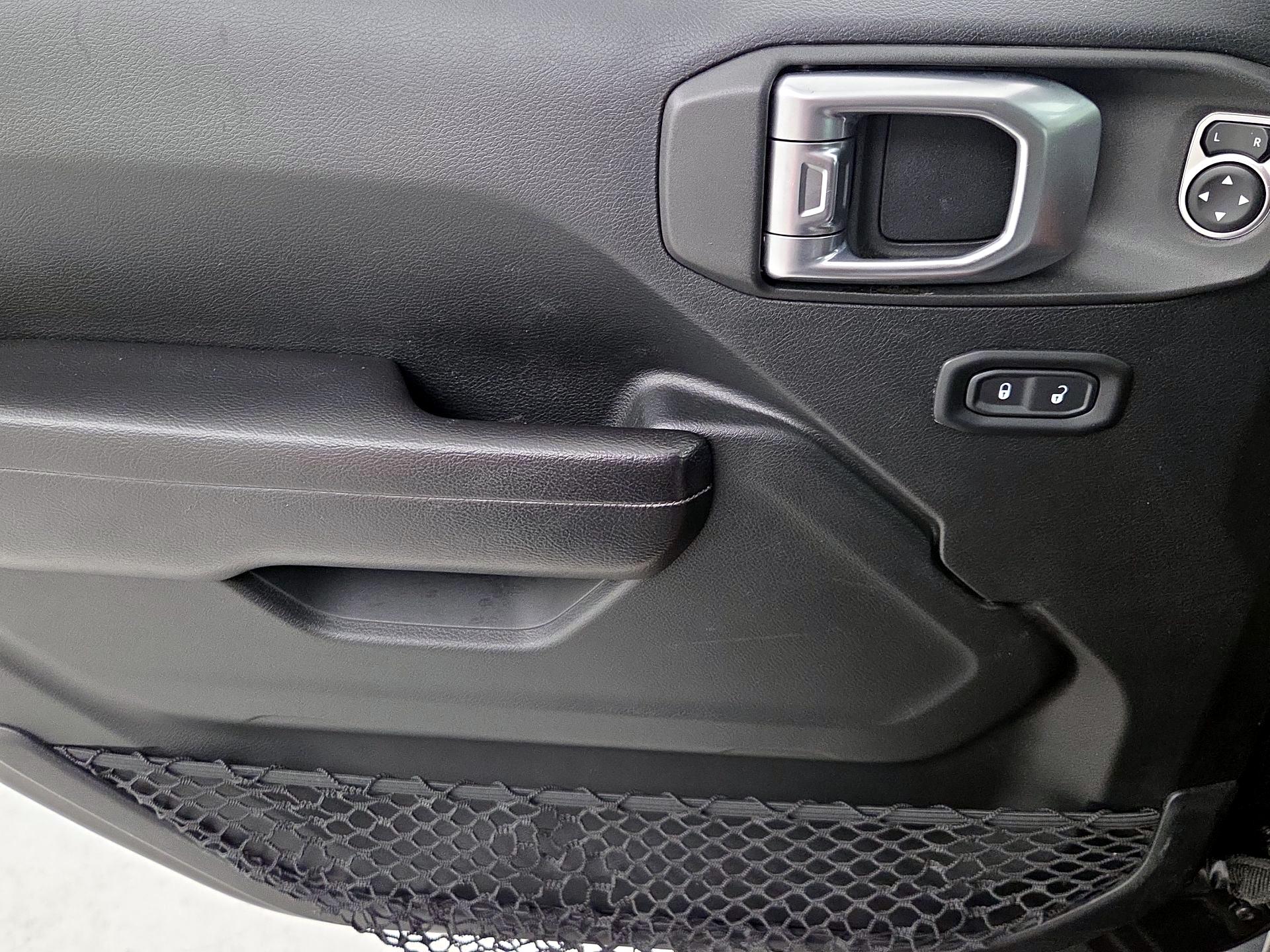 Thumbnail: 2019 Jeep Wrangler - 12