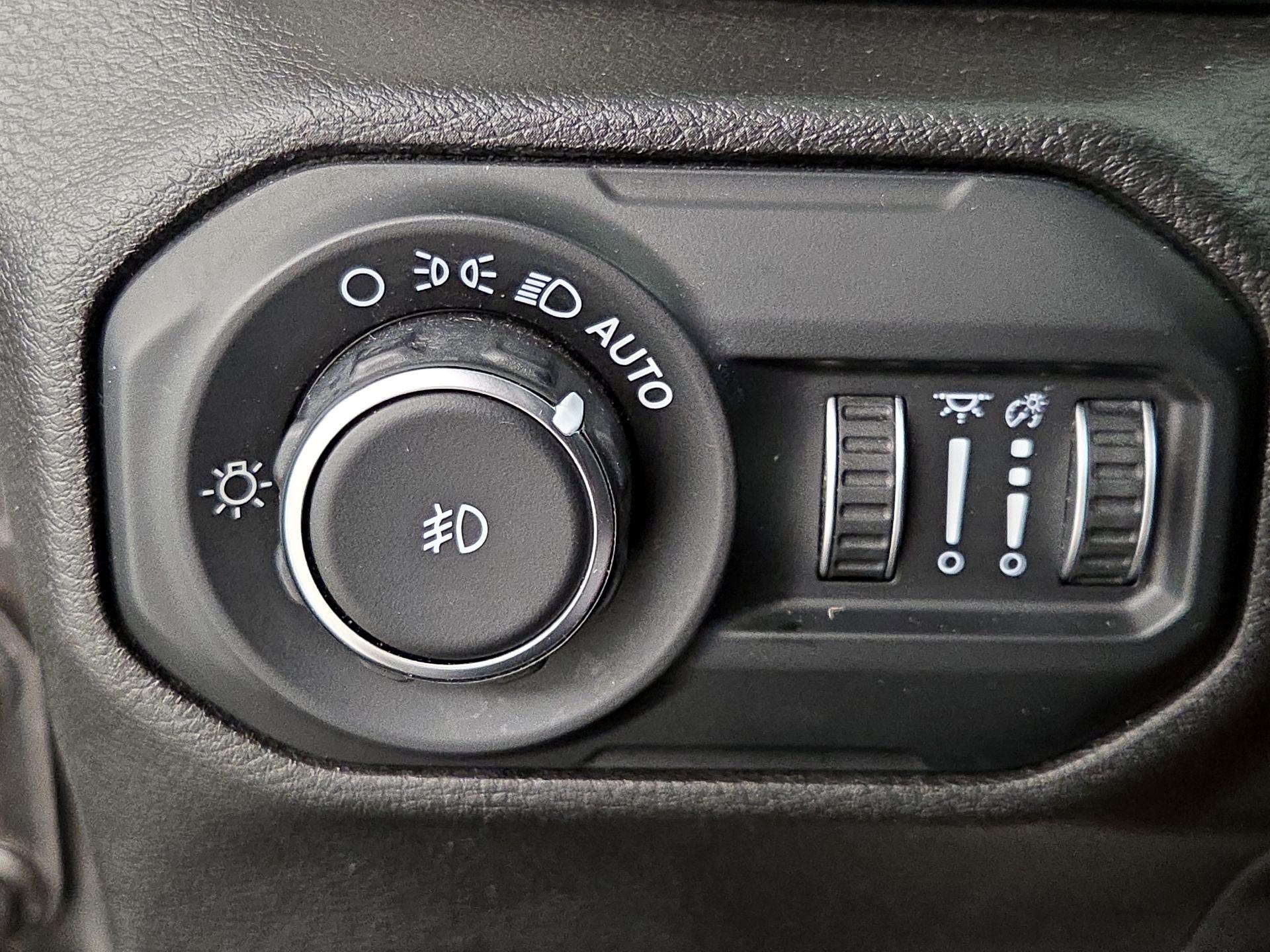 Thumbnail: 2019 Jeep Wrangler - 13