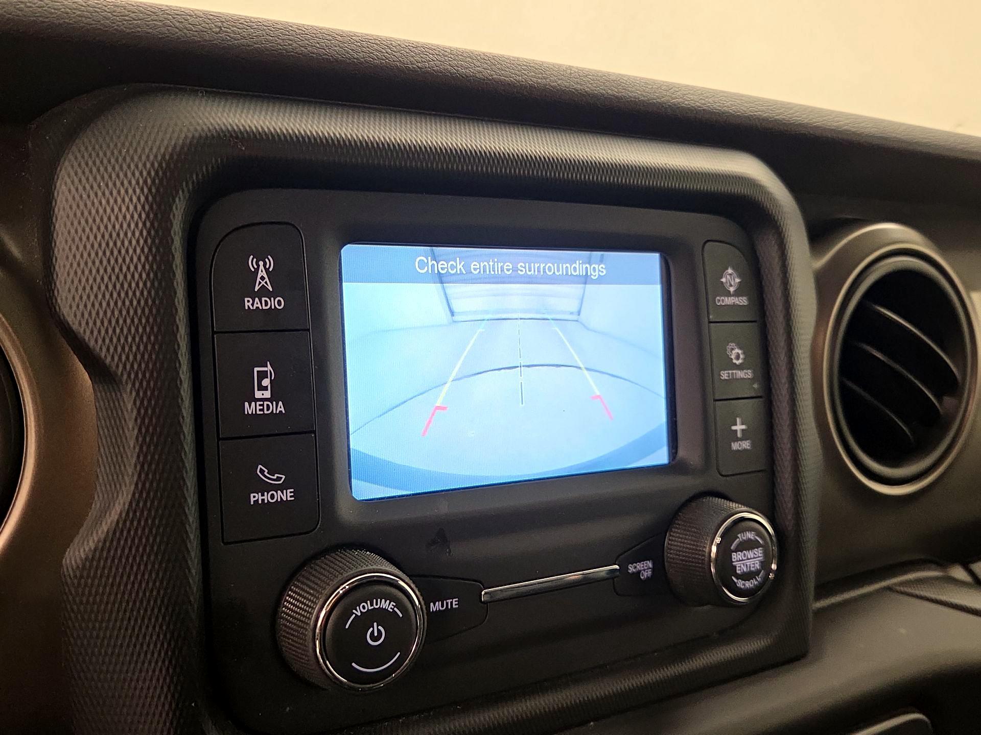 Thumbnail: 2019 Jeep Wrangler - 14