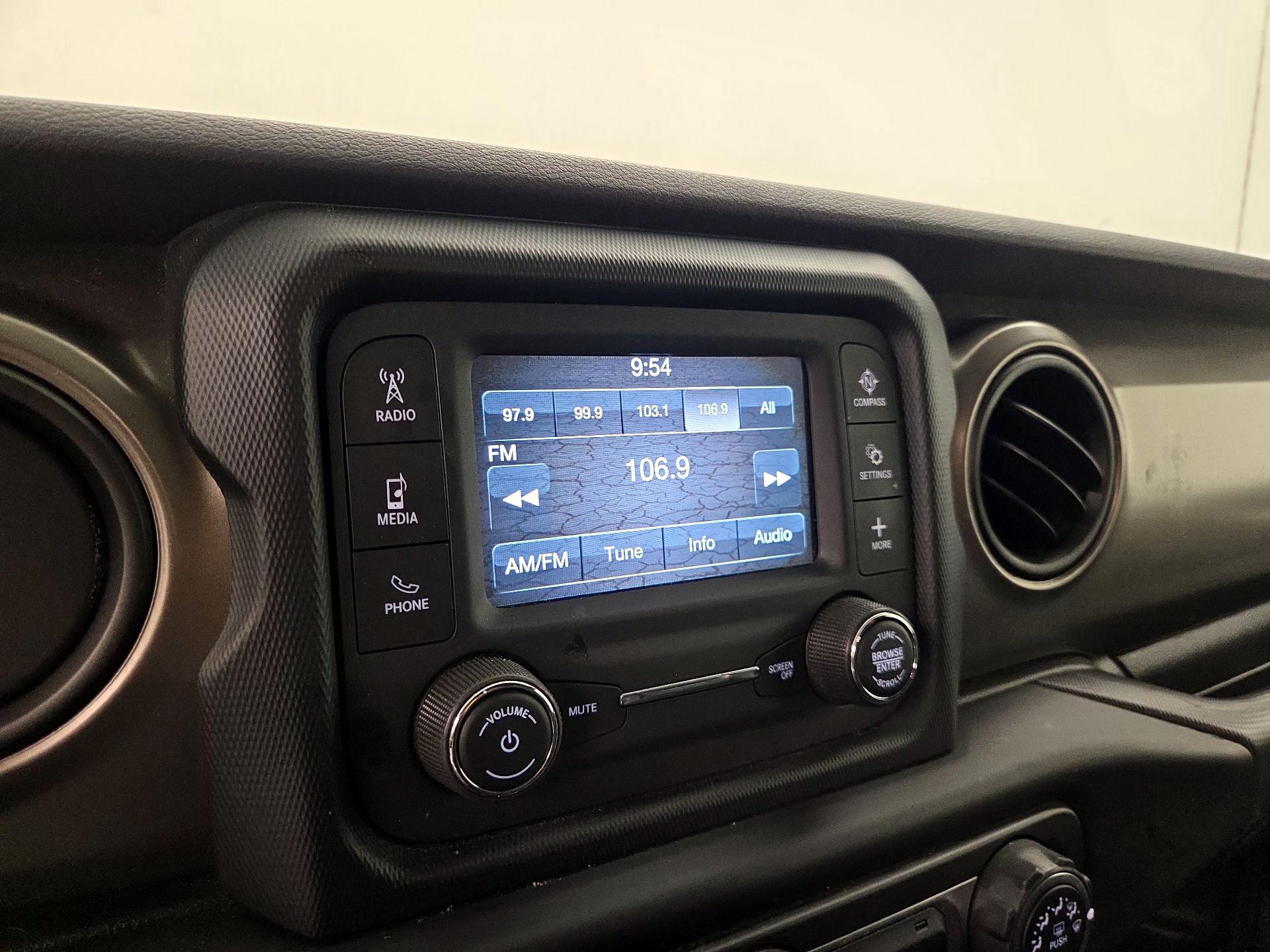 Thumbnail: 2019 Jeep Wrangler - 15