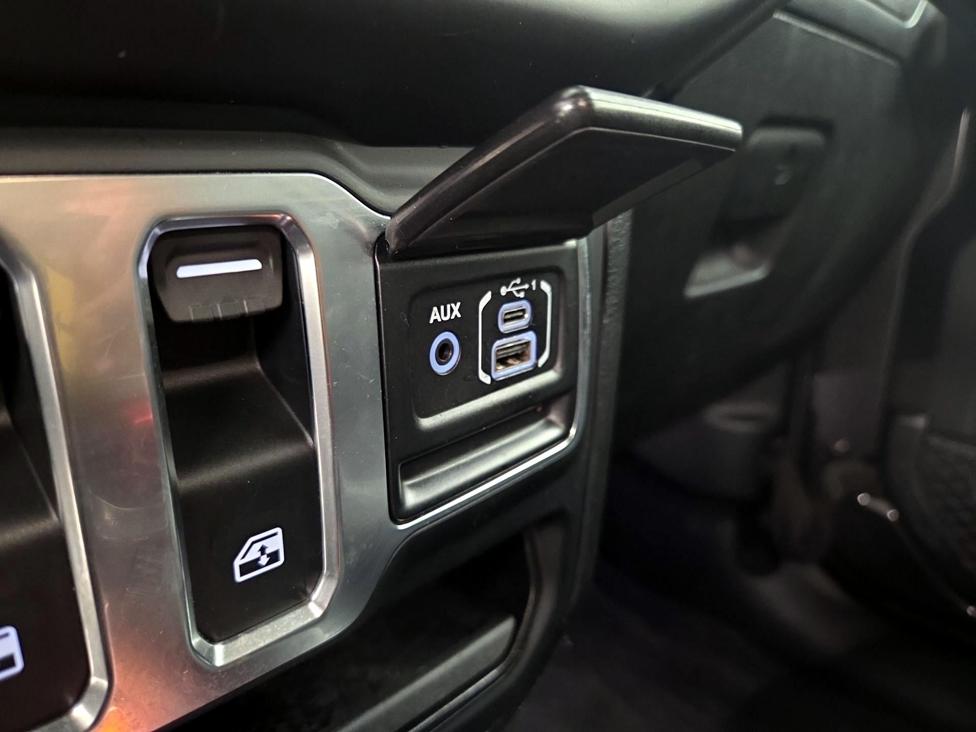 Thumbnail: 2019 Jeep Wrangler - 18