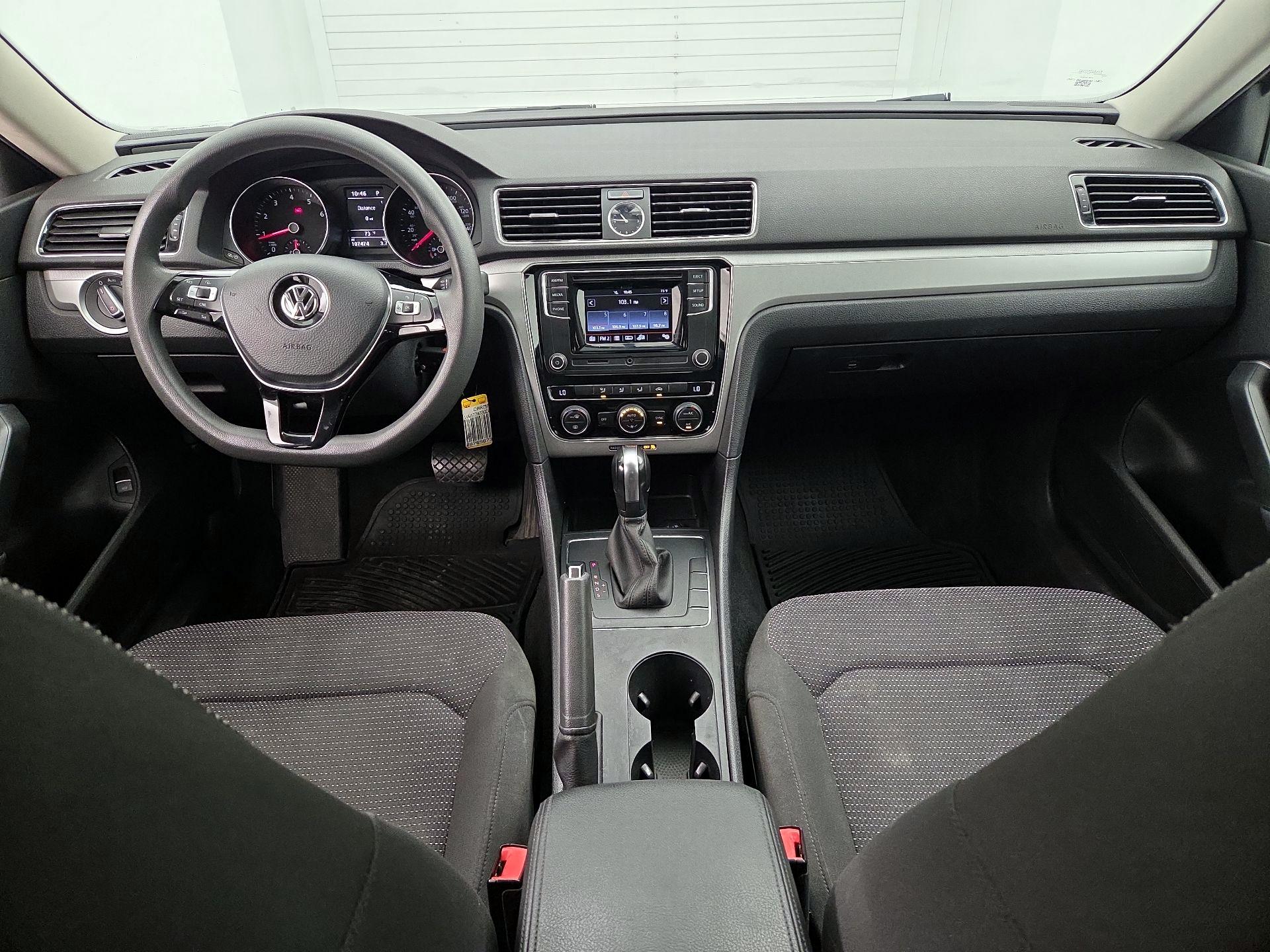 Thumbnail: 2016 Volkswagen Passat - 9