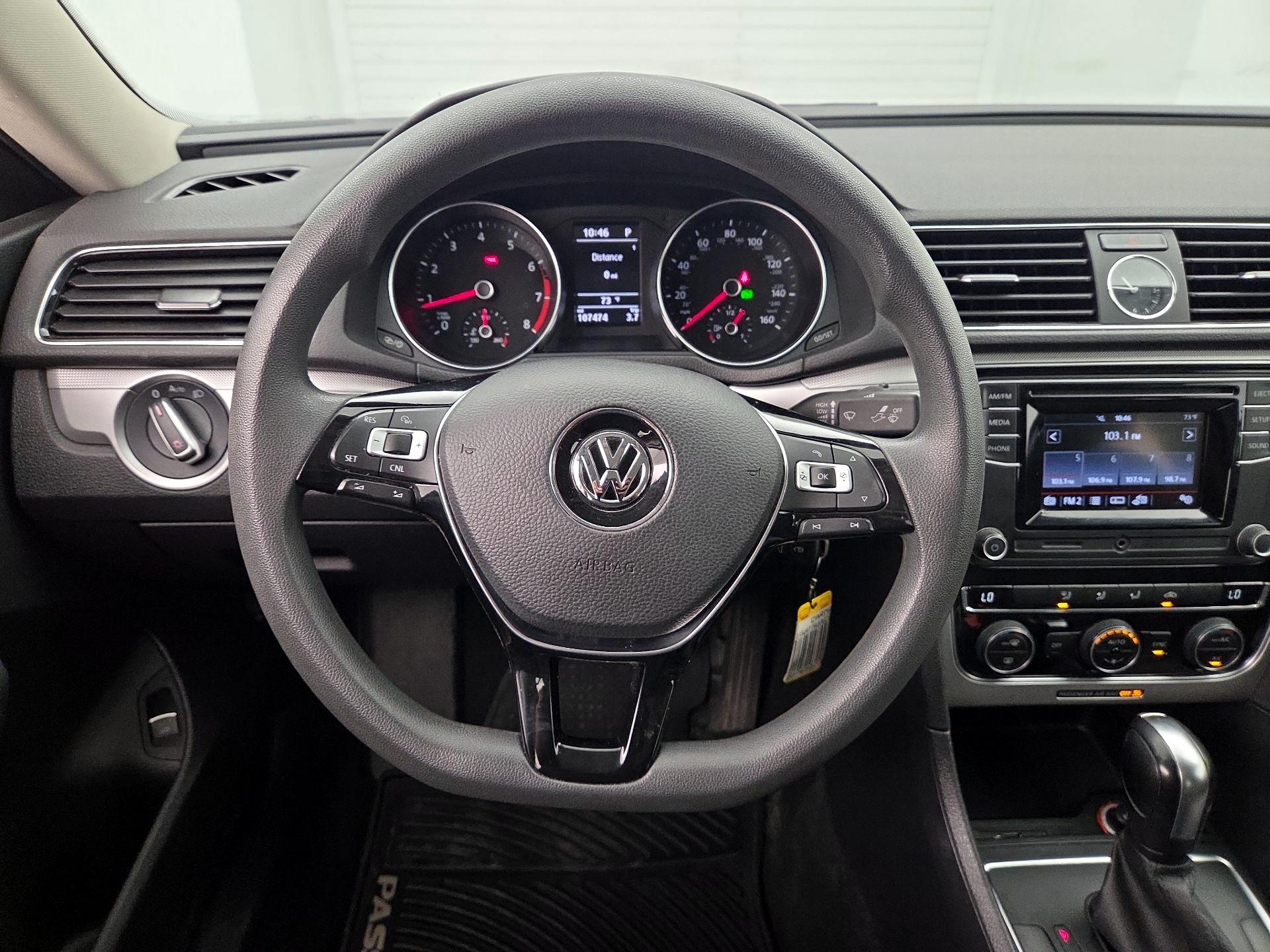 Thumbnail: 2016 Volkswagen Passat - 10