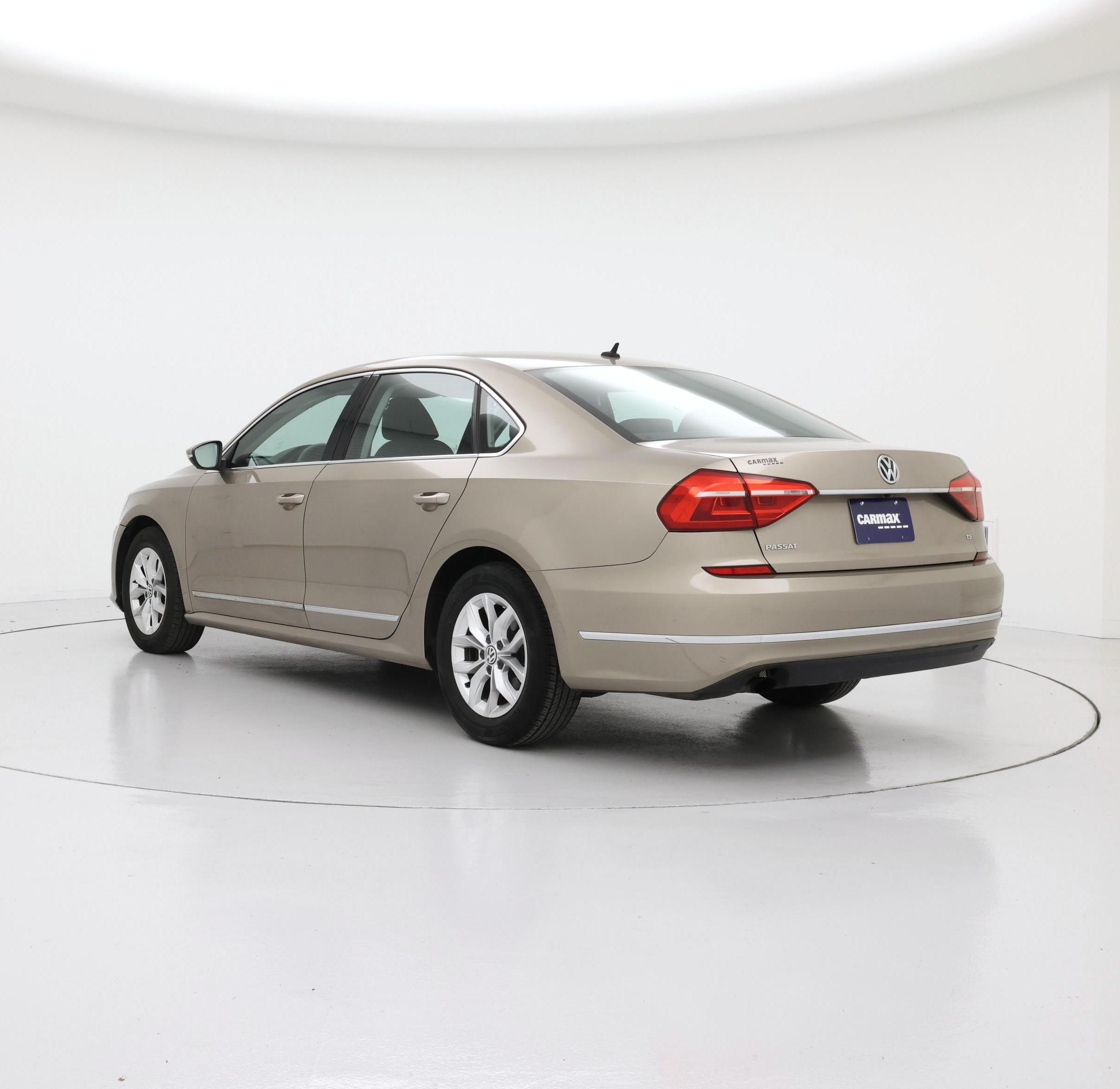 Thumbnail: 2016 Volkswagen Passat - 2