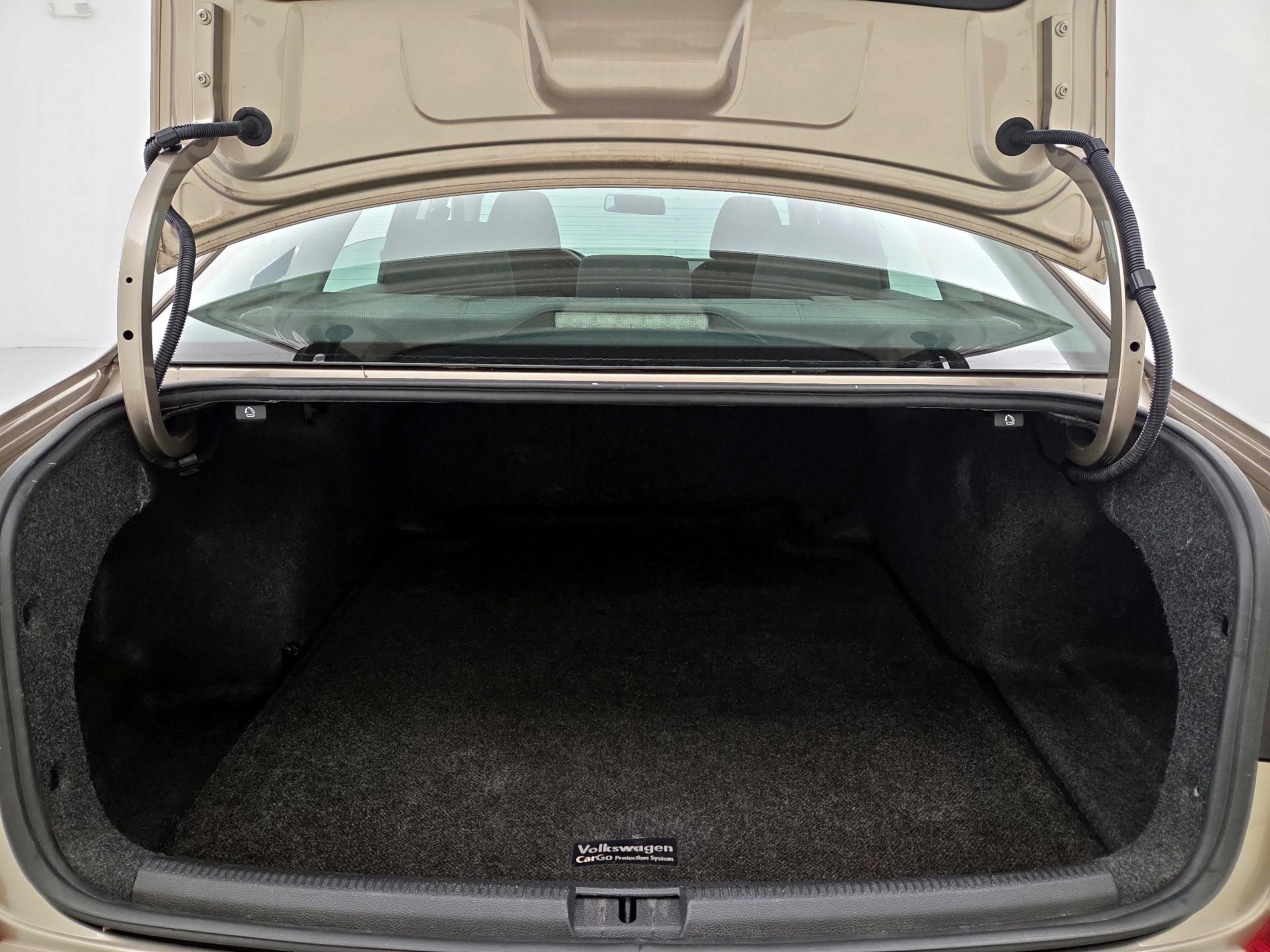 Thumbnail: 2016 Volkswagen Passat - 20