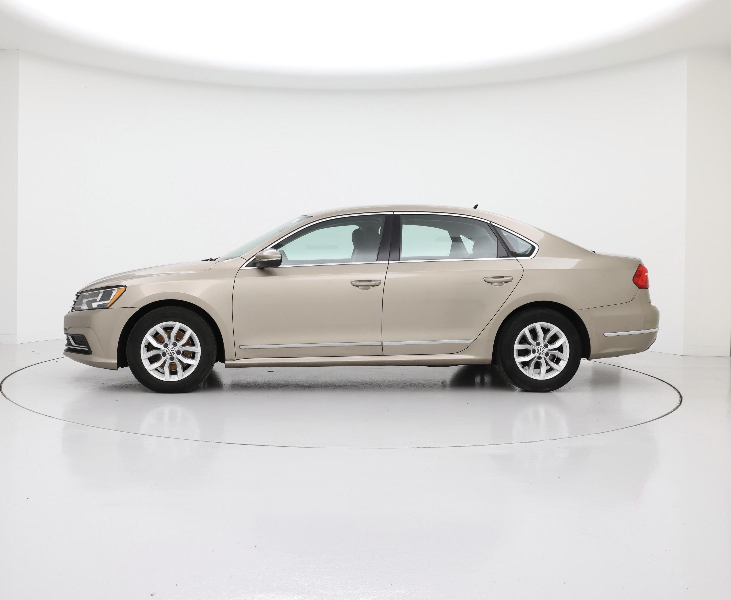 Thumbnail: 2016 Volkswagen Passat - 3
