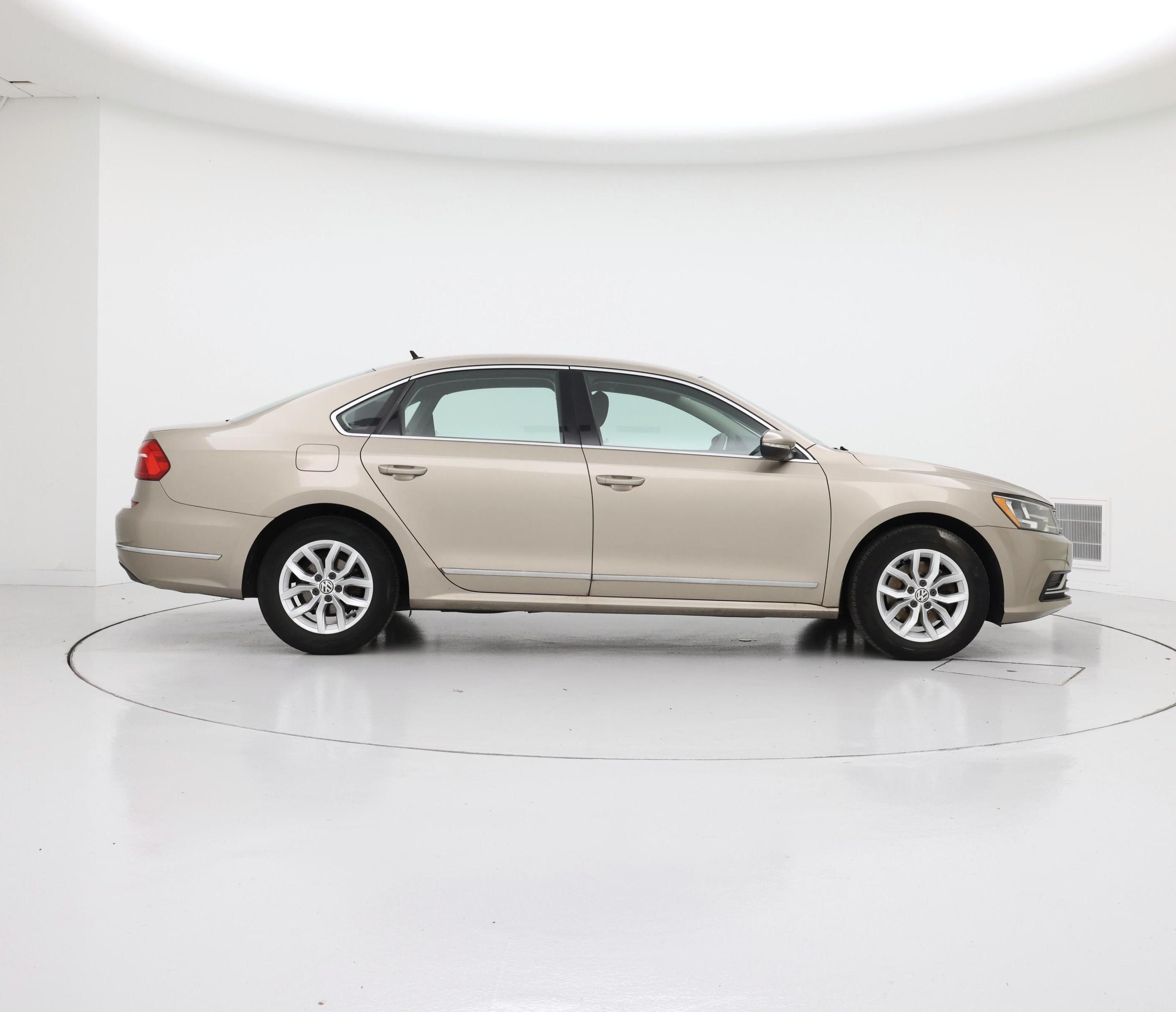 Thumbnail: 2016 Volkswagen Passat - 7