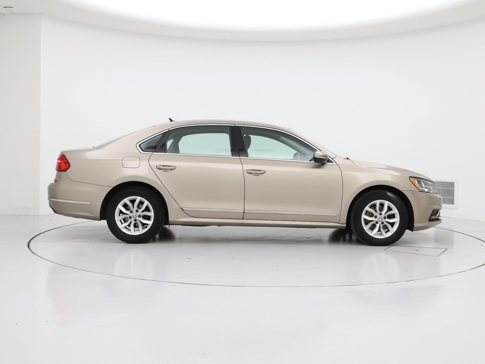 2016 Volkswagen Passat S - Photo 8