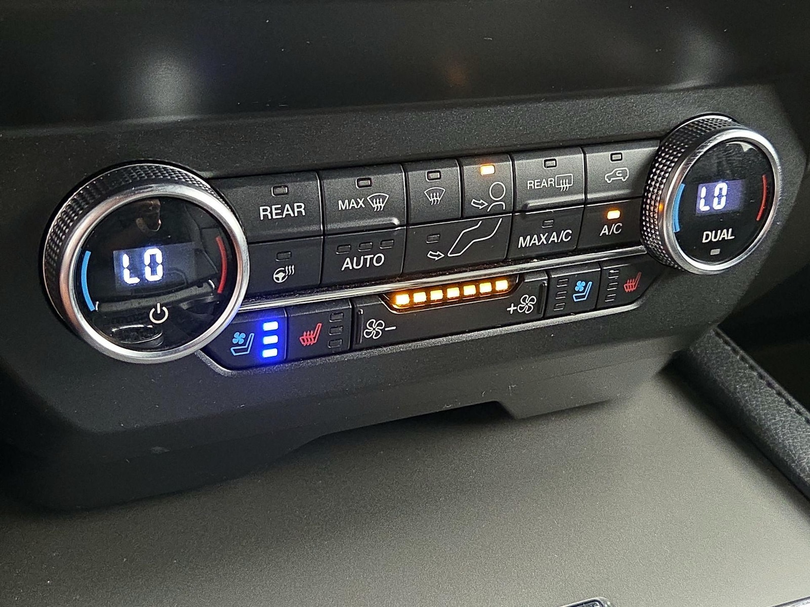 2020 Ford Expedition XLT - Photo 18