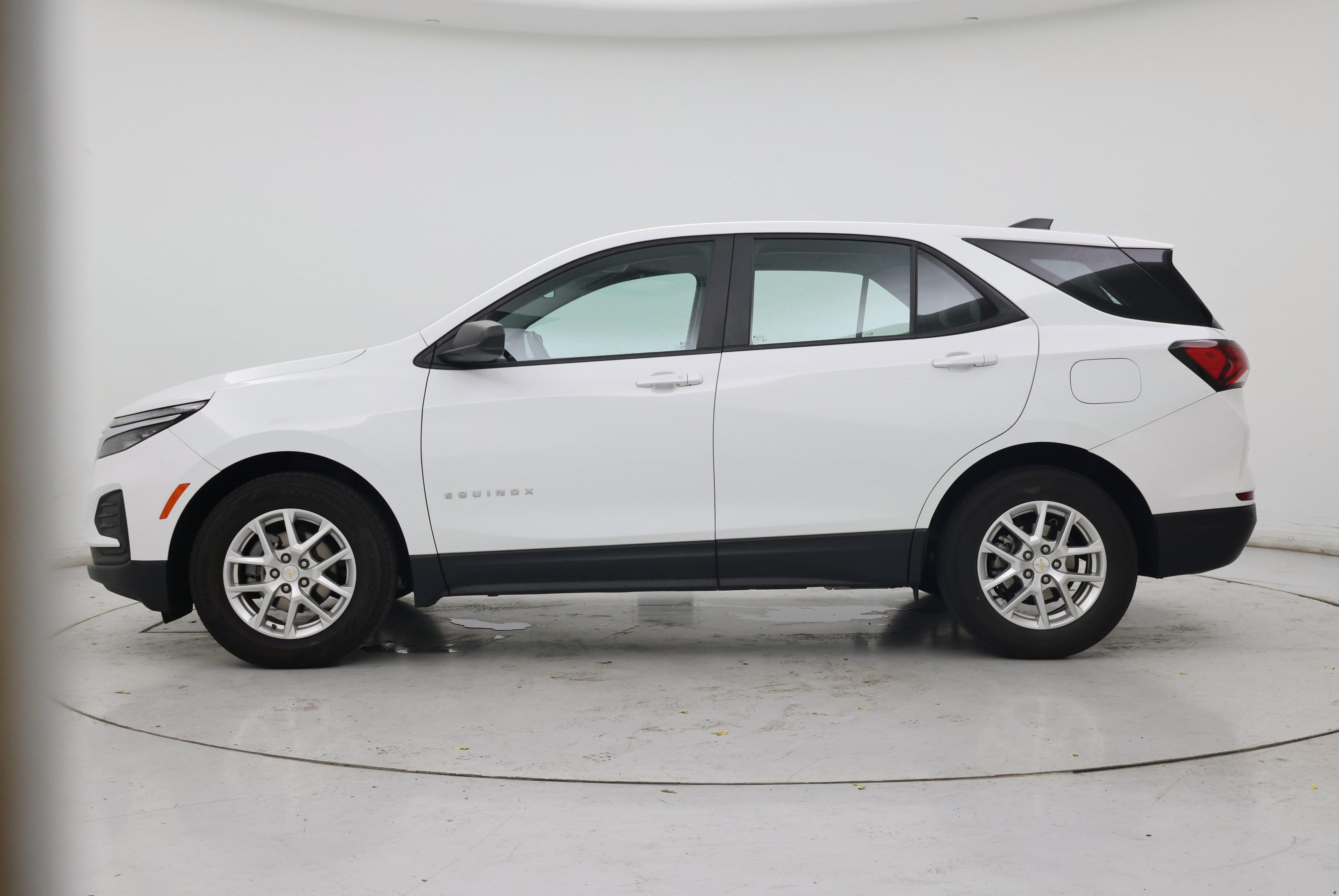 Thumbnail: 2022 Chevrolet Equinox - 3