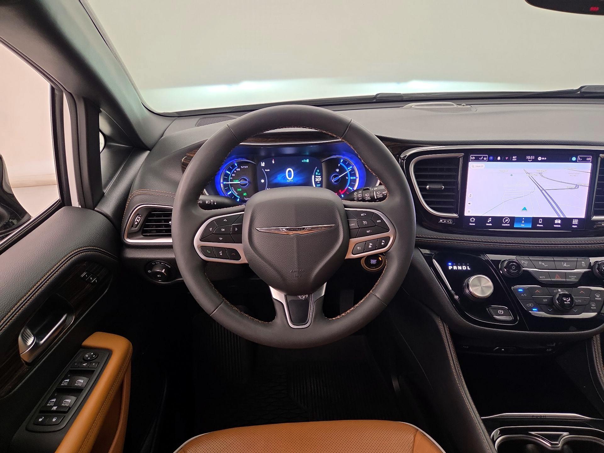 Thumbnail: 2023 Chrysler Pacifica - 10