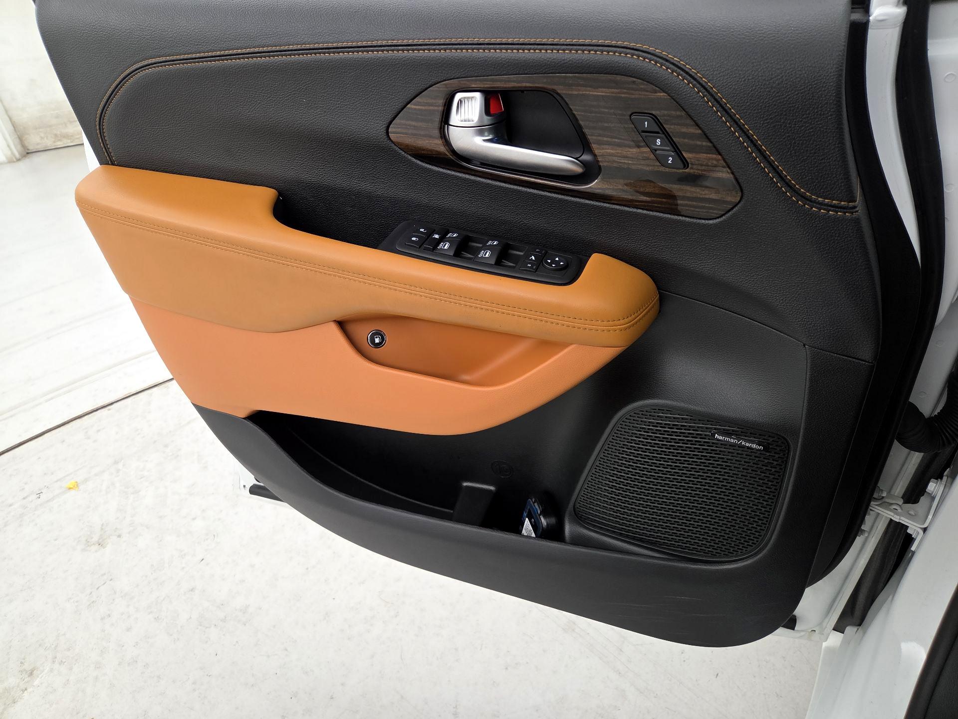 Thumbnail: 2023 Chrysler Pacifica - 12