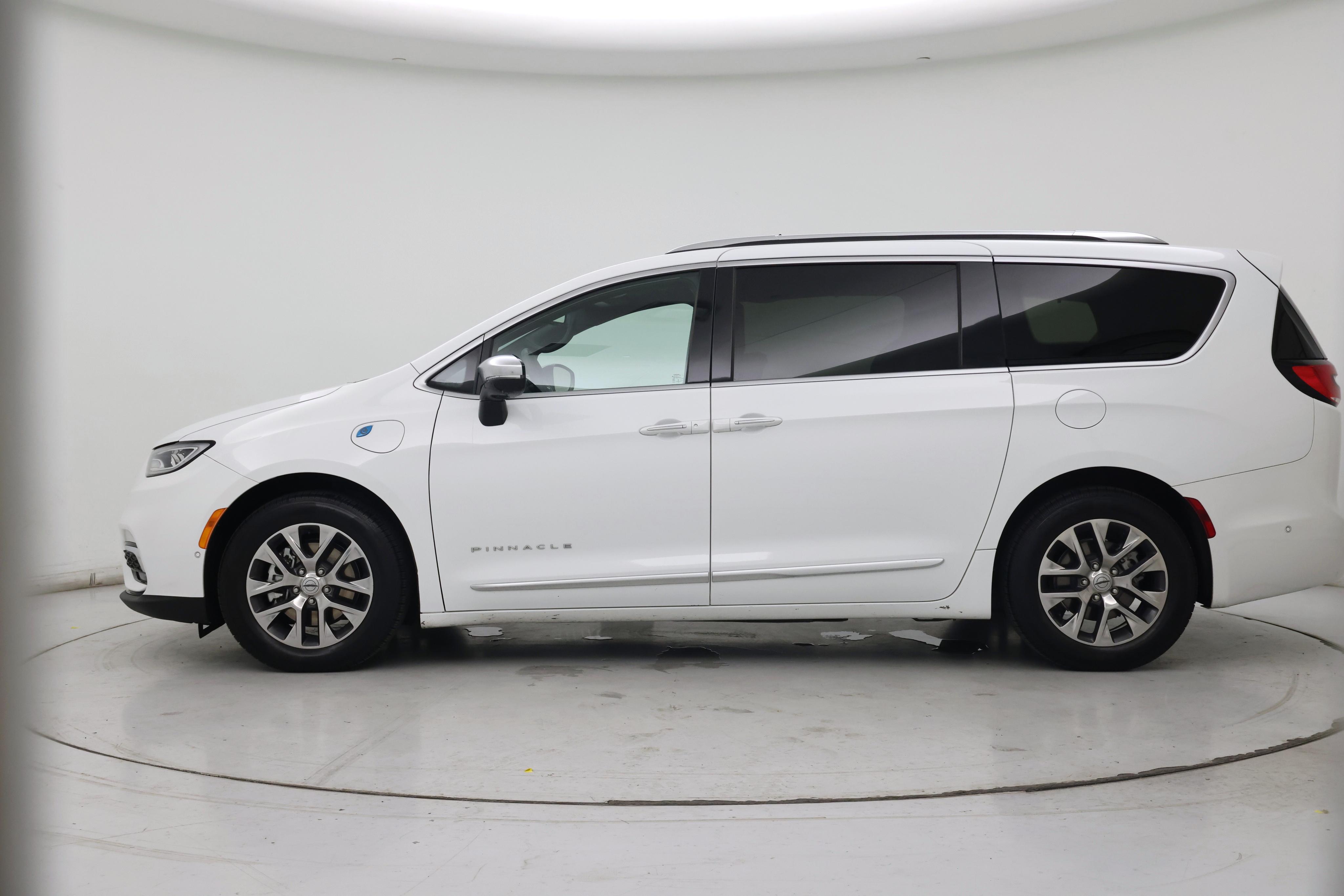 Thumbnail: 2023 Chrysler Pacifica - 3