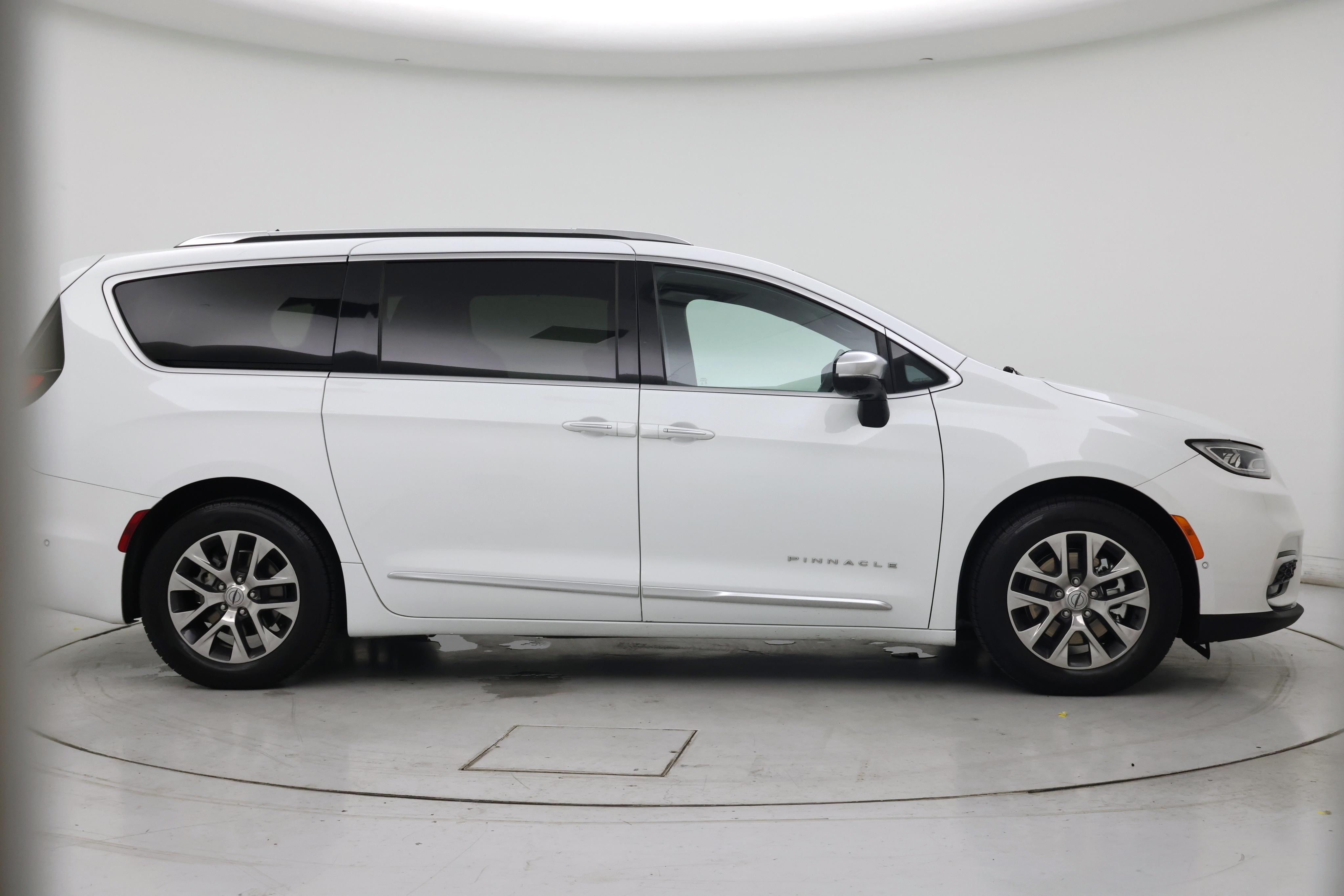 Thumbnail: 2023 Chrysler Pacifica - 7