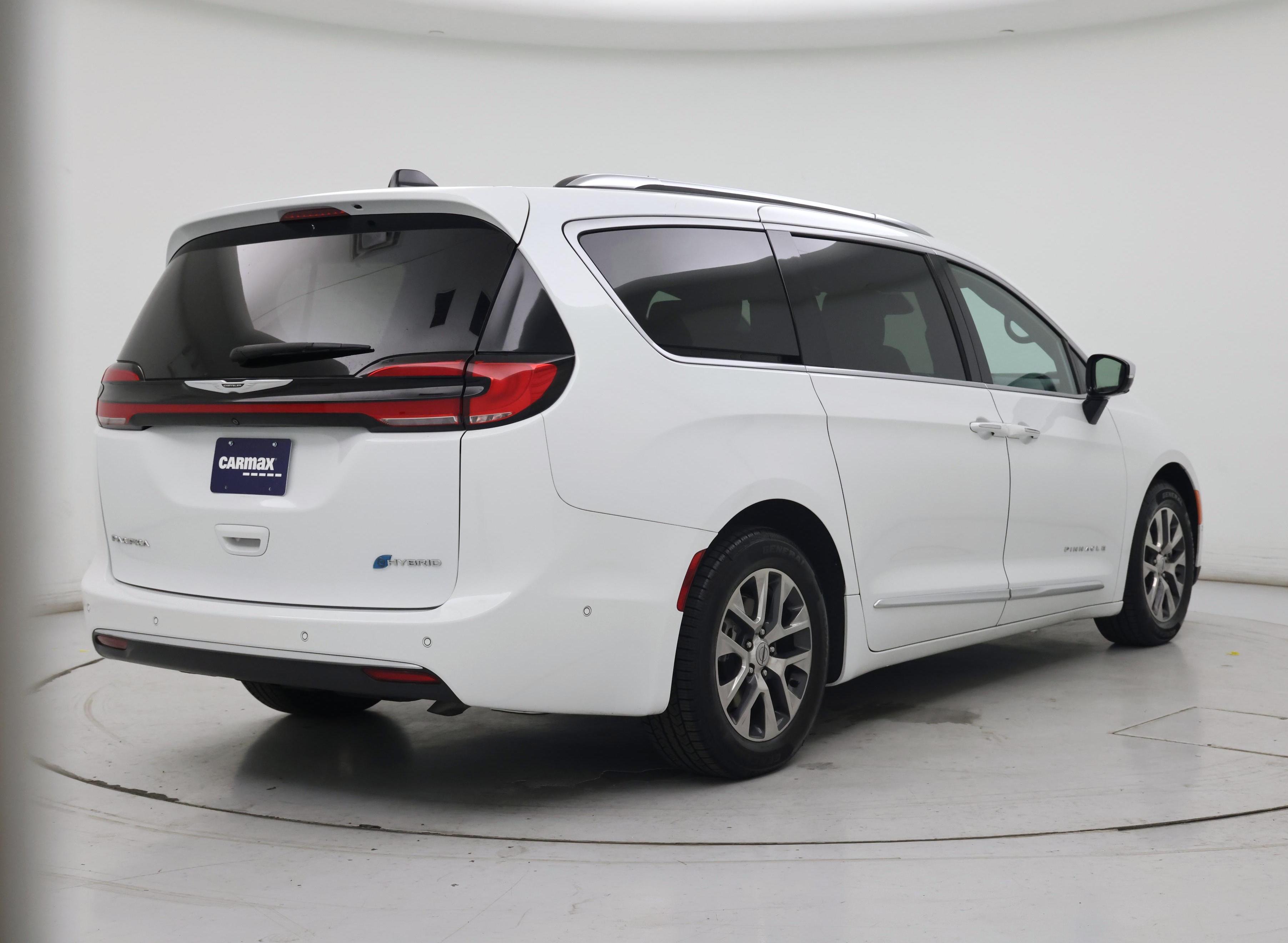Thumbnail: 2023 Chrysler Pacifica - 8