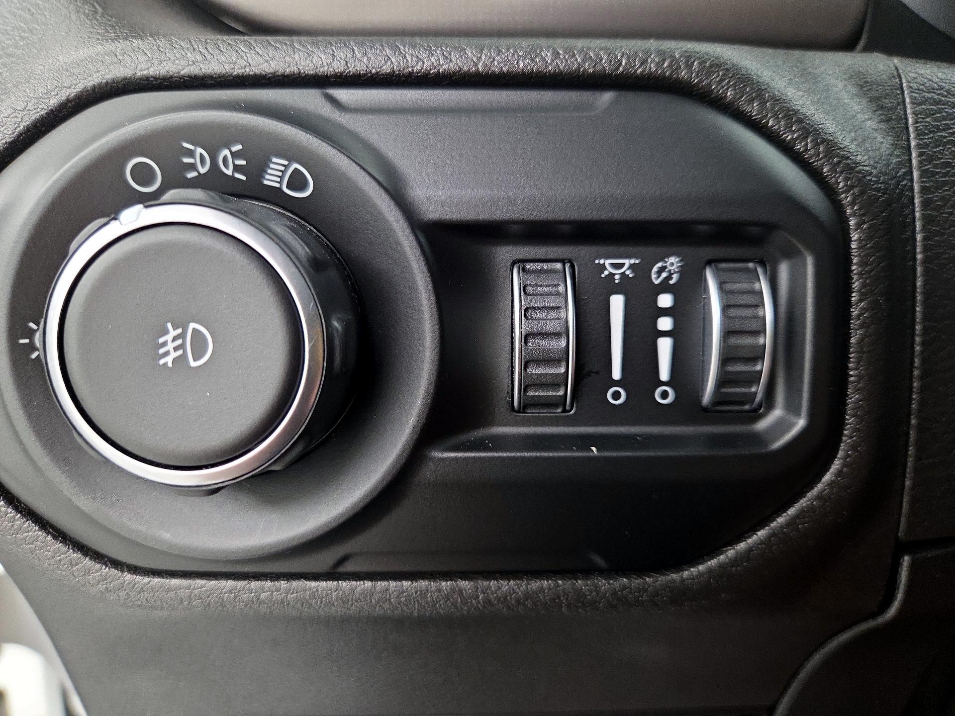 Thumbnail: 2020 Jeep Wrangler - 13