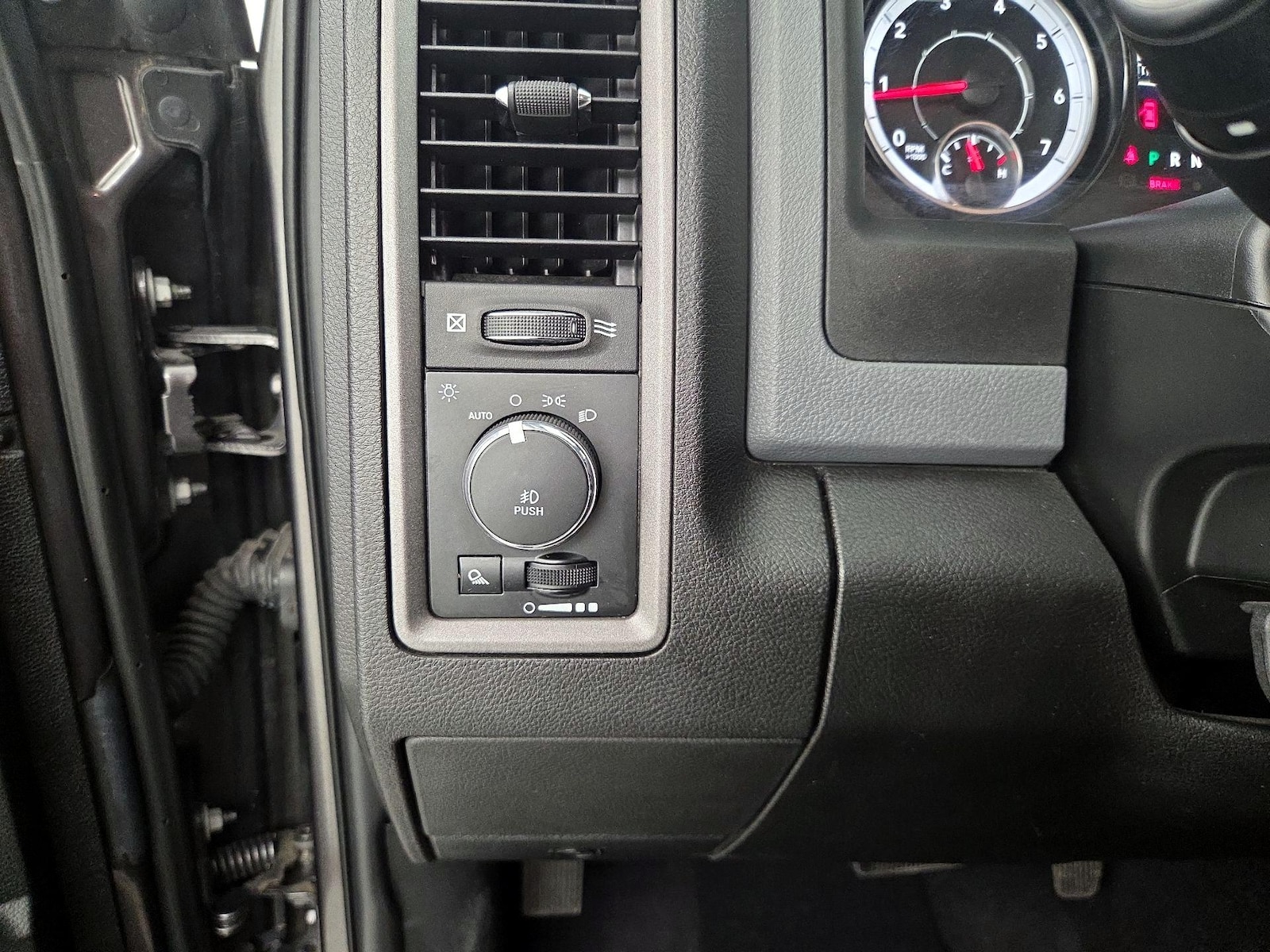 2019 RAM Ram 1500 Classic Express - Photo 14