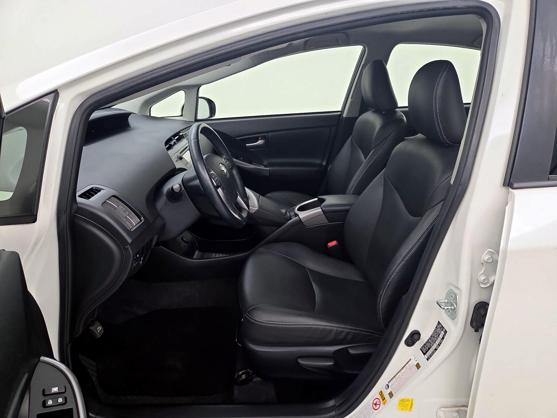 Thumbnail: 2015 Toyota Prius - 11