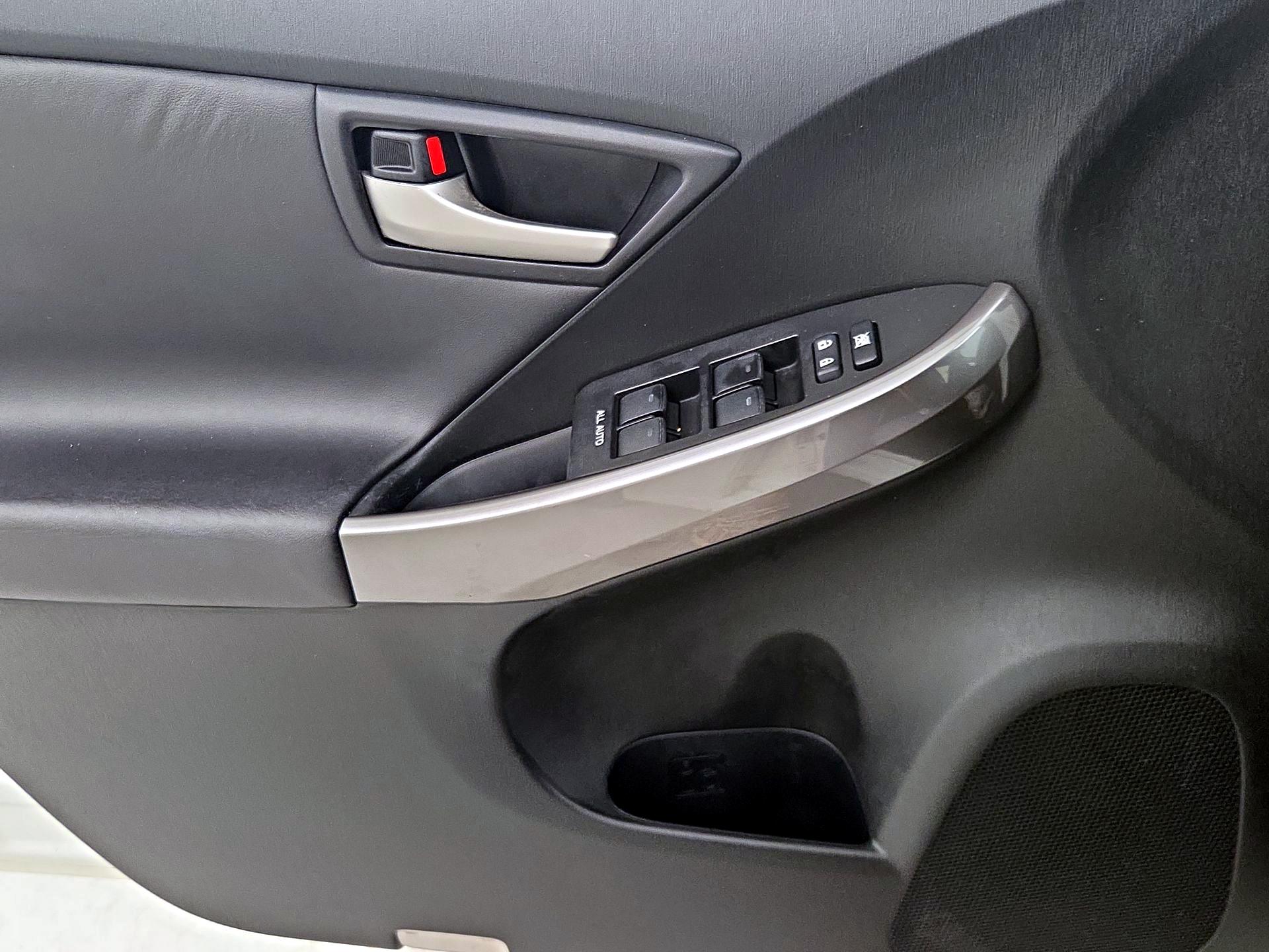 Thumbnail: 2015 Toyota Prius - 12
