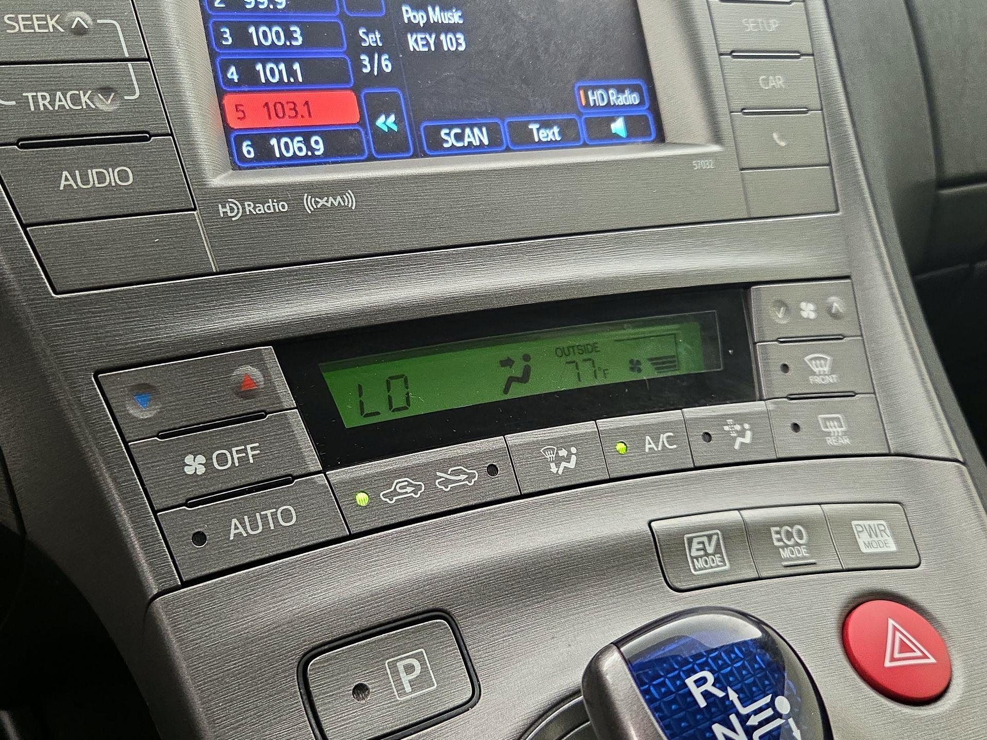 Thumbnail: 2015 Toyota Prius - 16