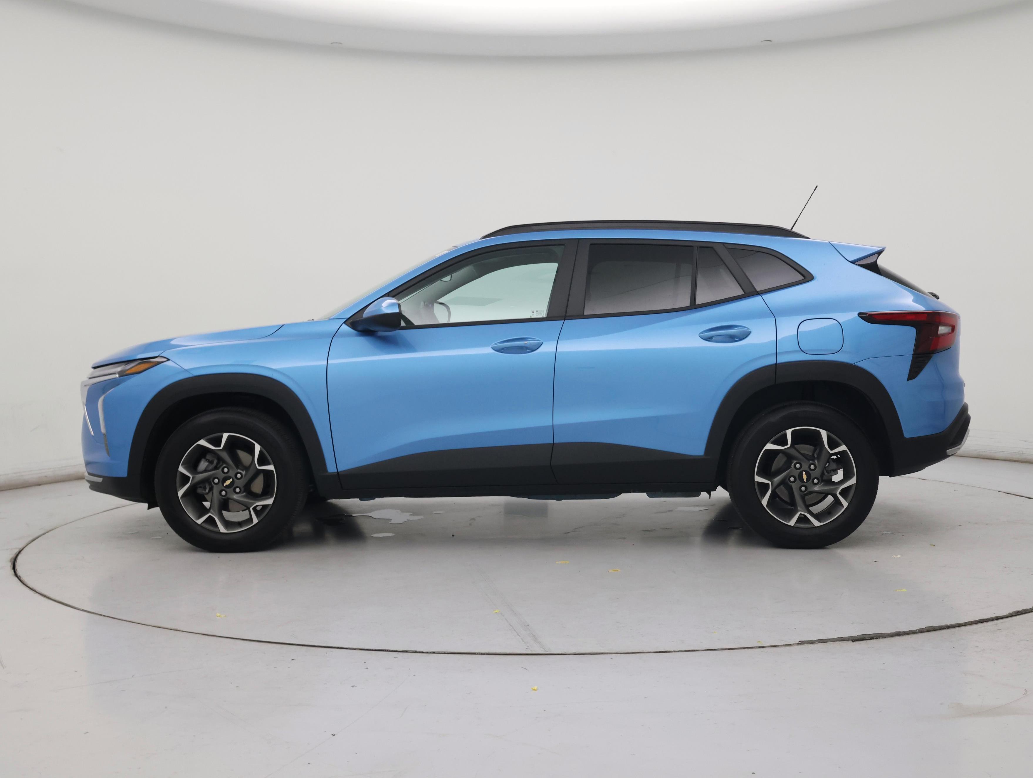 Thumbnail: 2025 Chevrolet Trax - 3