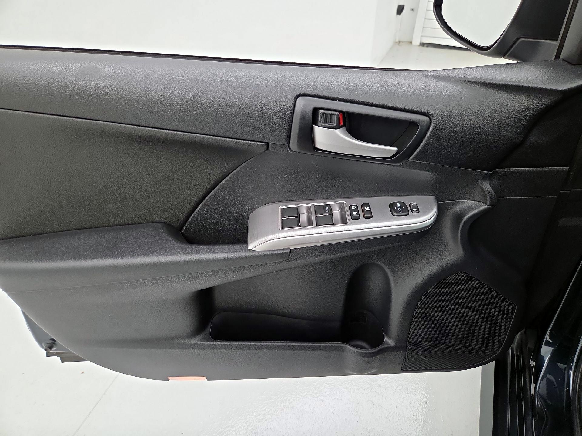 Thumbnail: 2014 Toyota Camry - 12