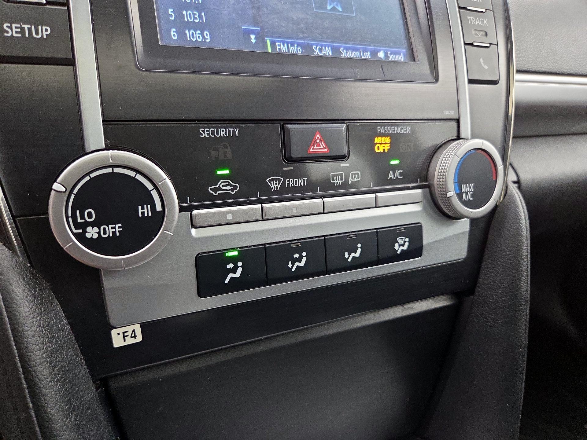 Thumbnail: 2014 Toyota Camry - 16