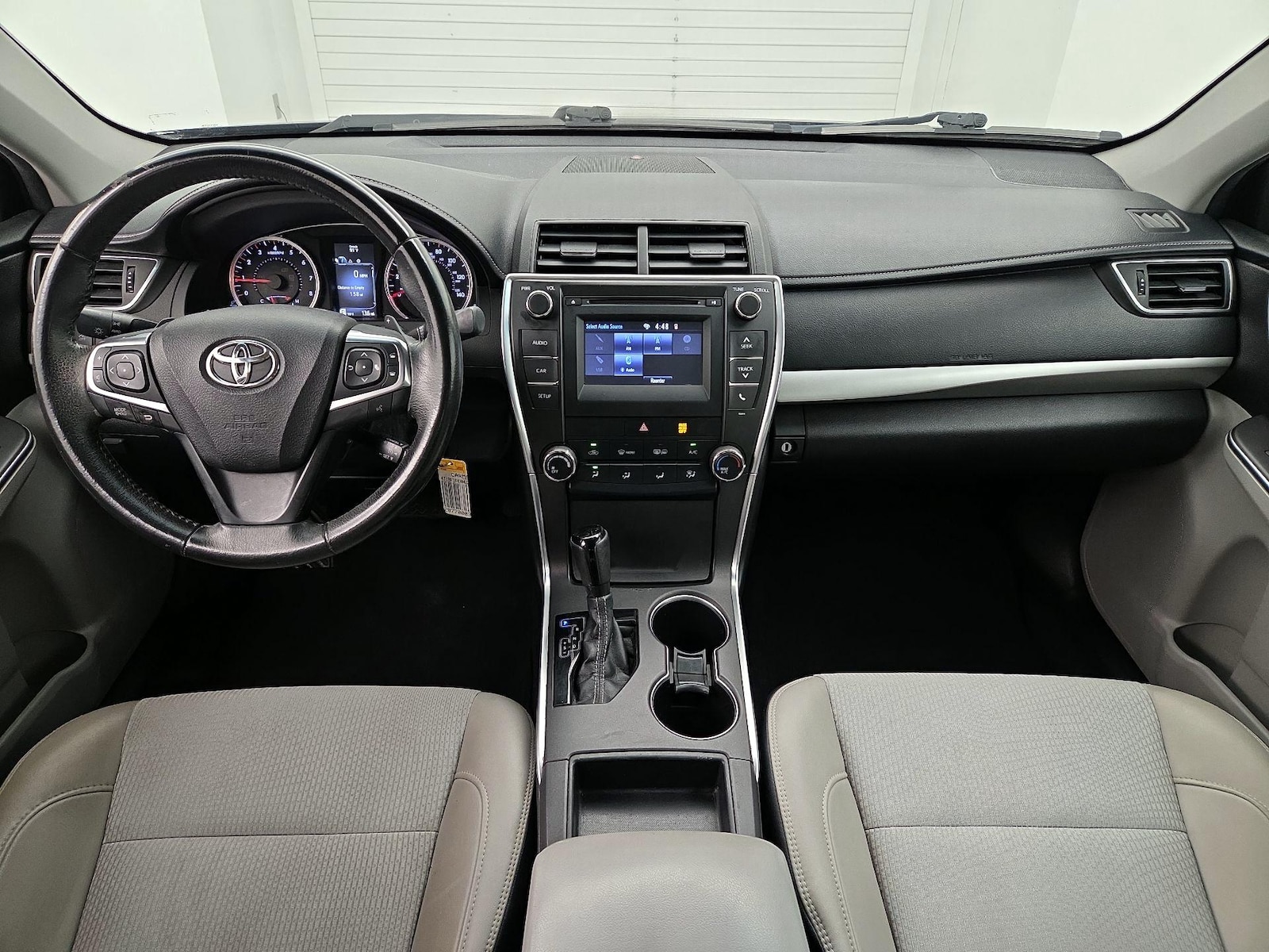 2017 Toyota Camry SE - Photo 10