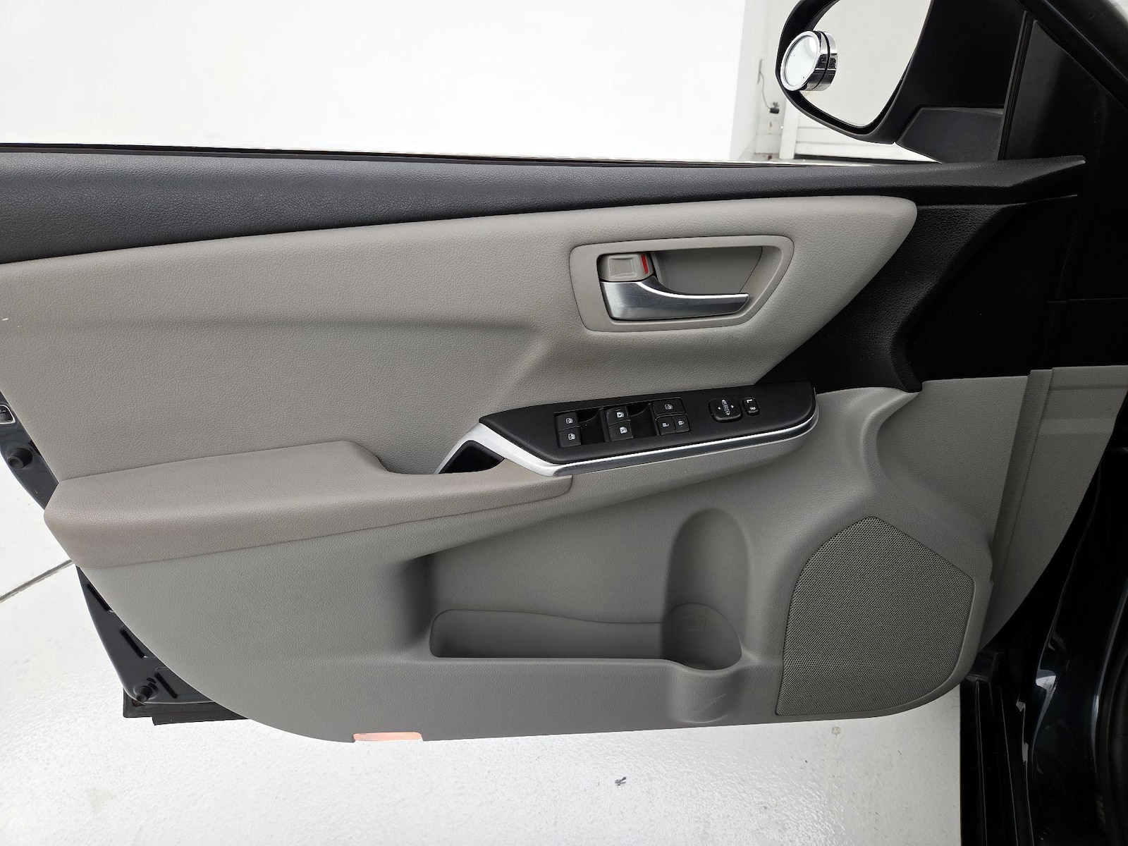 2017 Toyota Camry SE - Photo 13
