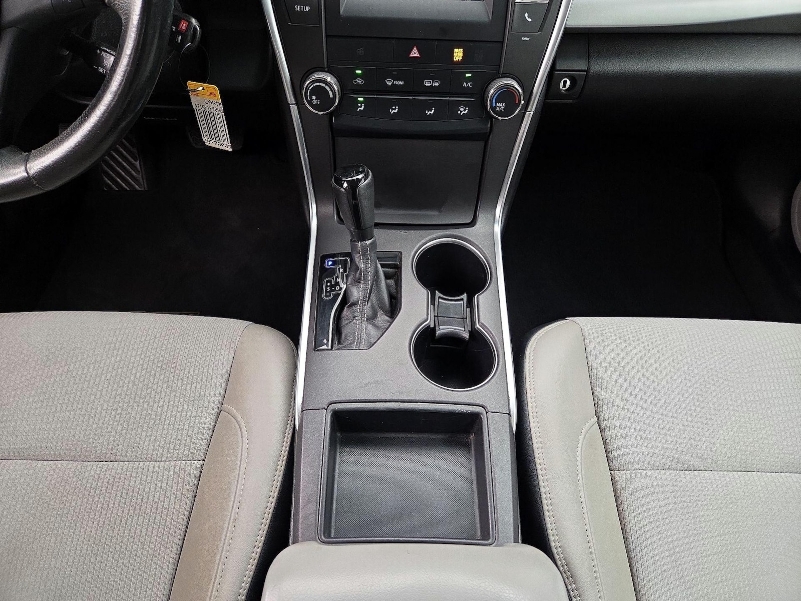 2017 Toyota Camry SE - Photo 18