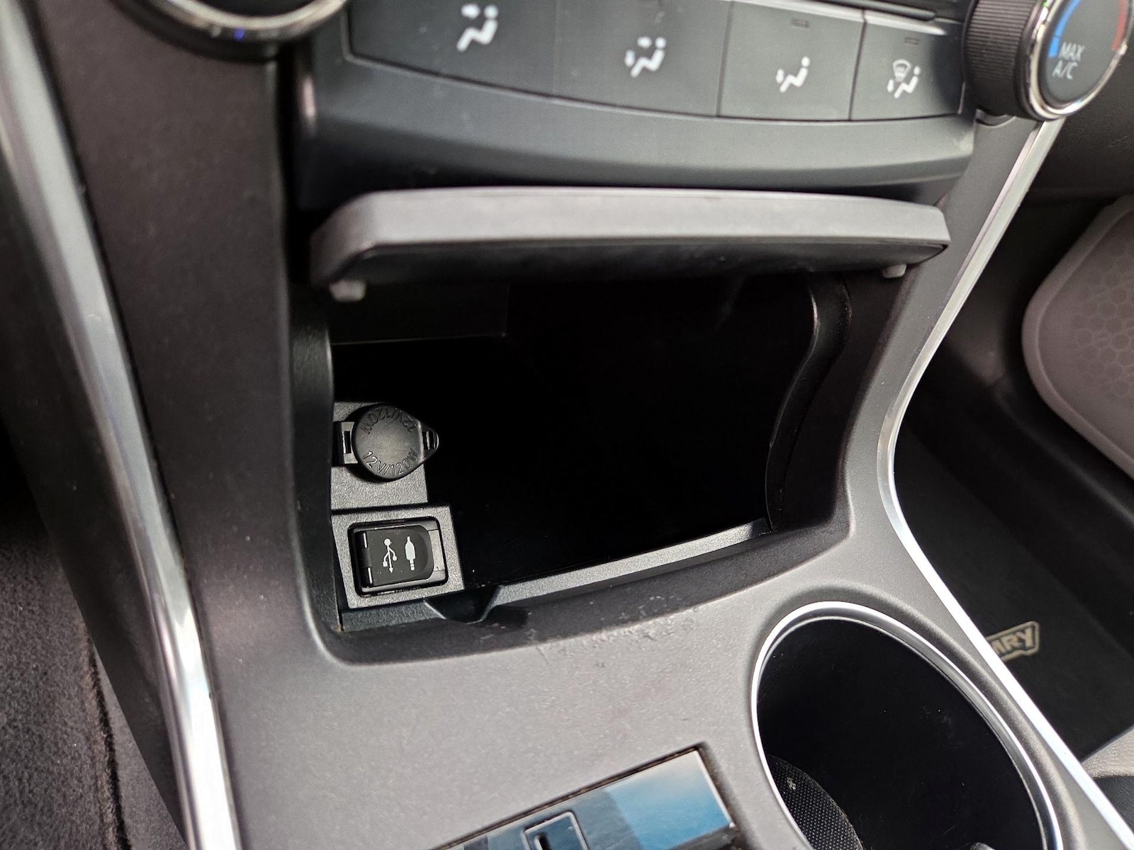 2017 Toyota Camry SE - Photo 19