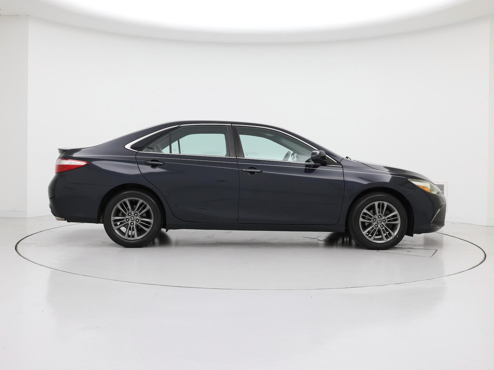 2017 Toyota Camry SE - Photo 8