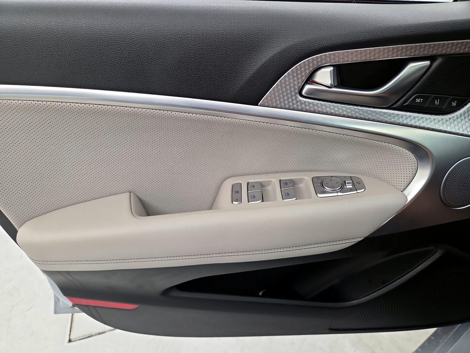Thumbnail: 2023 Genesis G70 - 12