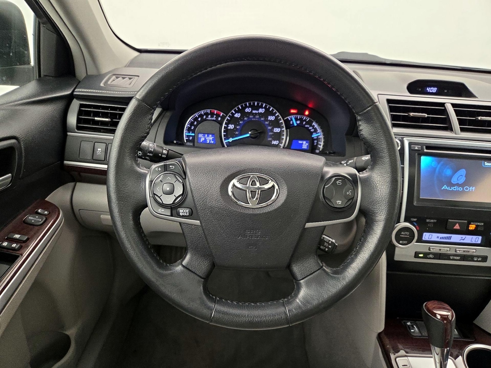 2014 Toyota Camry XLE - Photo 11