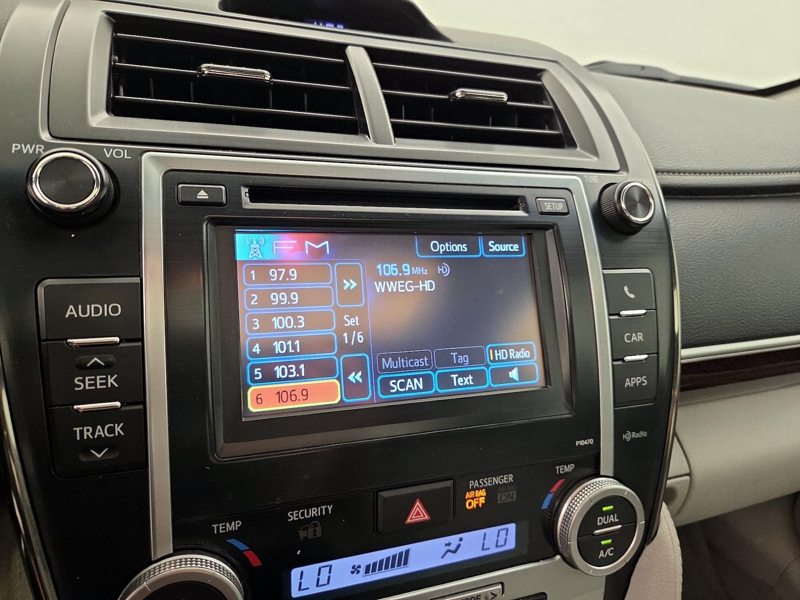 2014 Toyota Camry XLE - Photo 16
