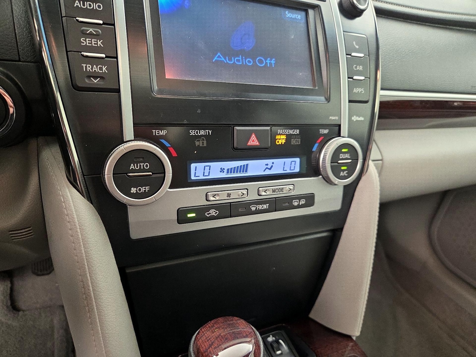 2014 Toyota Camry XLE - Photo 17